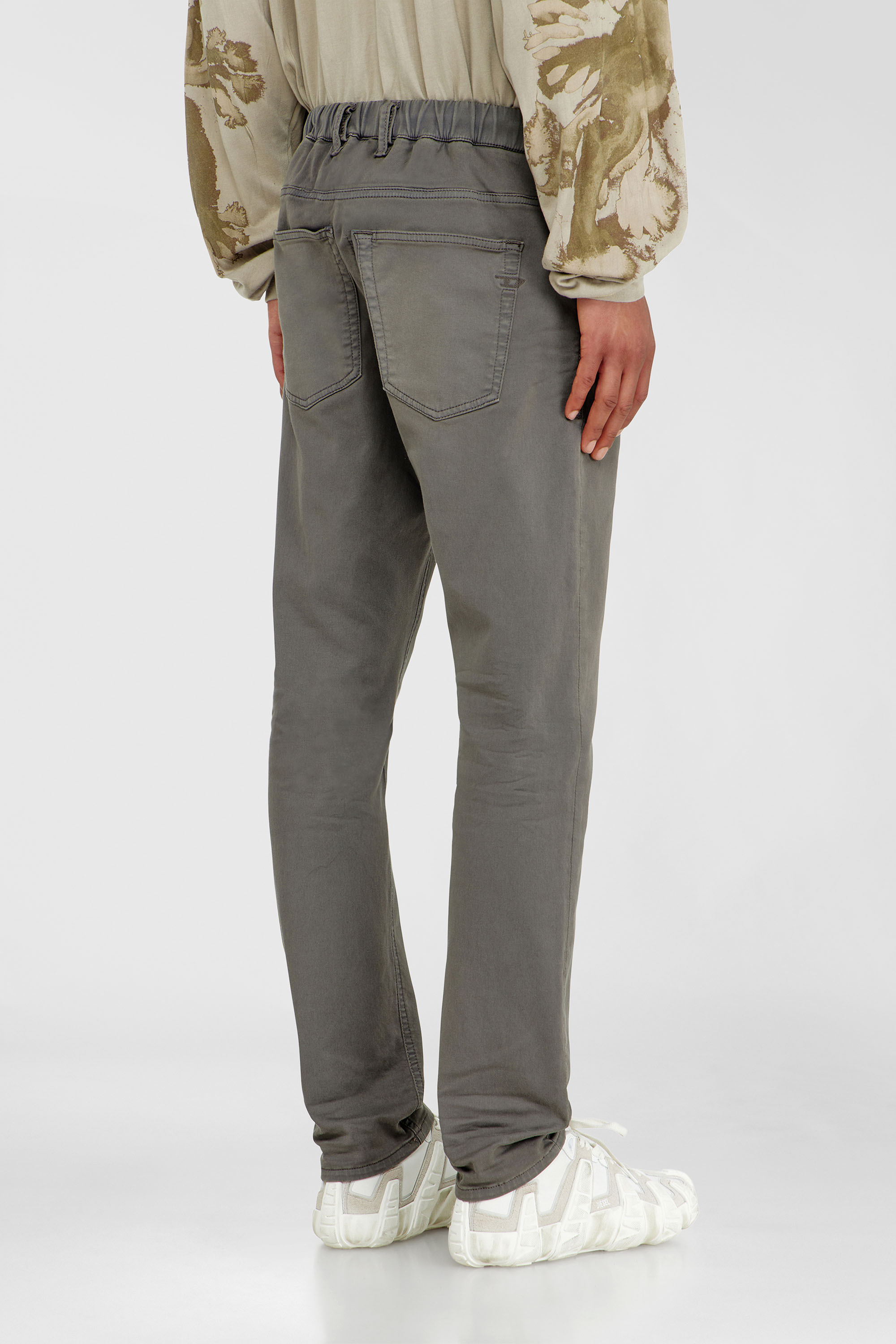 Diesel - Regular 2032 D-Krooley-BW Joggjeans&reg; 0670M Uomo, Grigio - Image 3