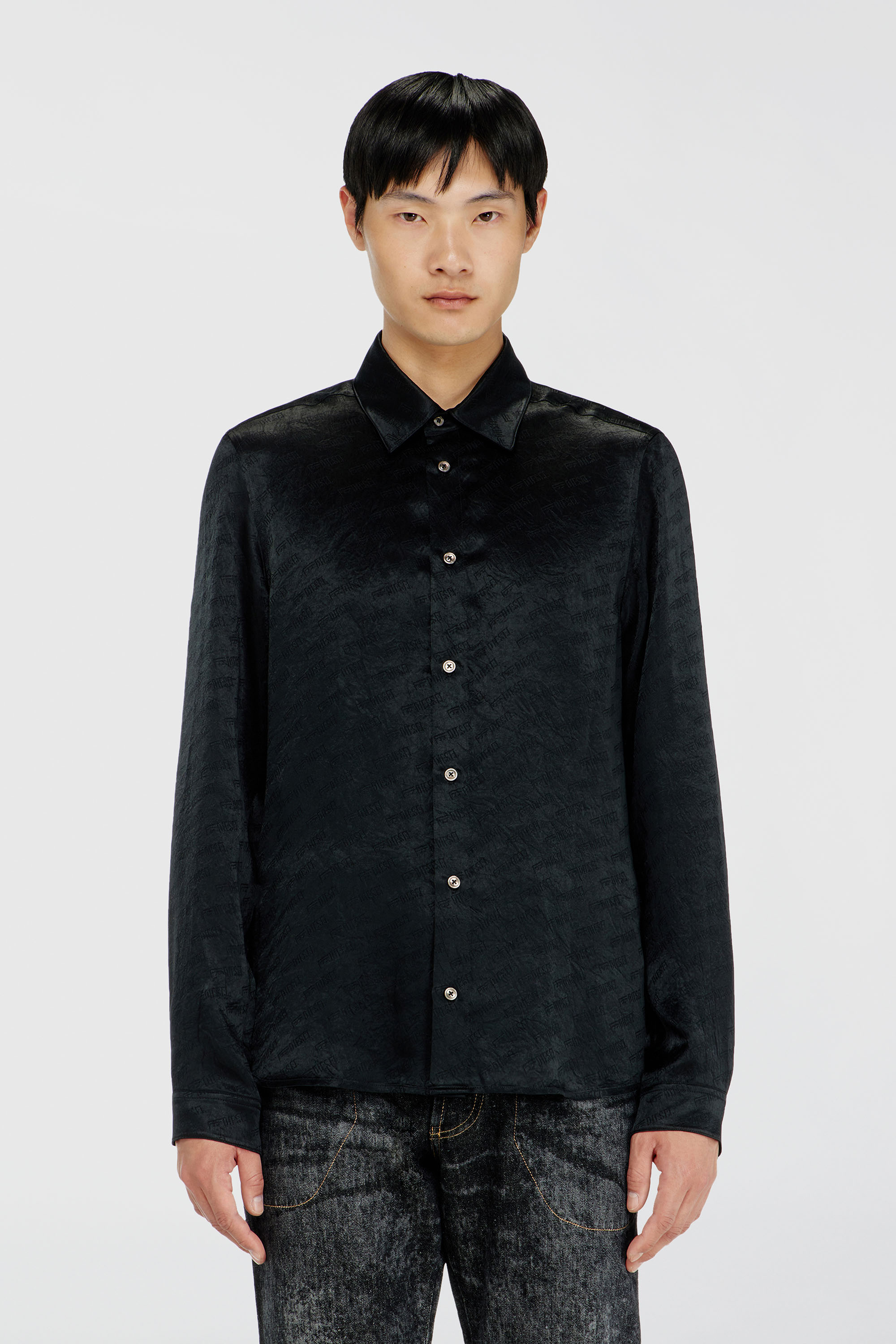 Diesel - S-KINNY-EFBZ, Camicia in raso crinkle jacquard con logo Uomo in Nero - 1