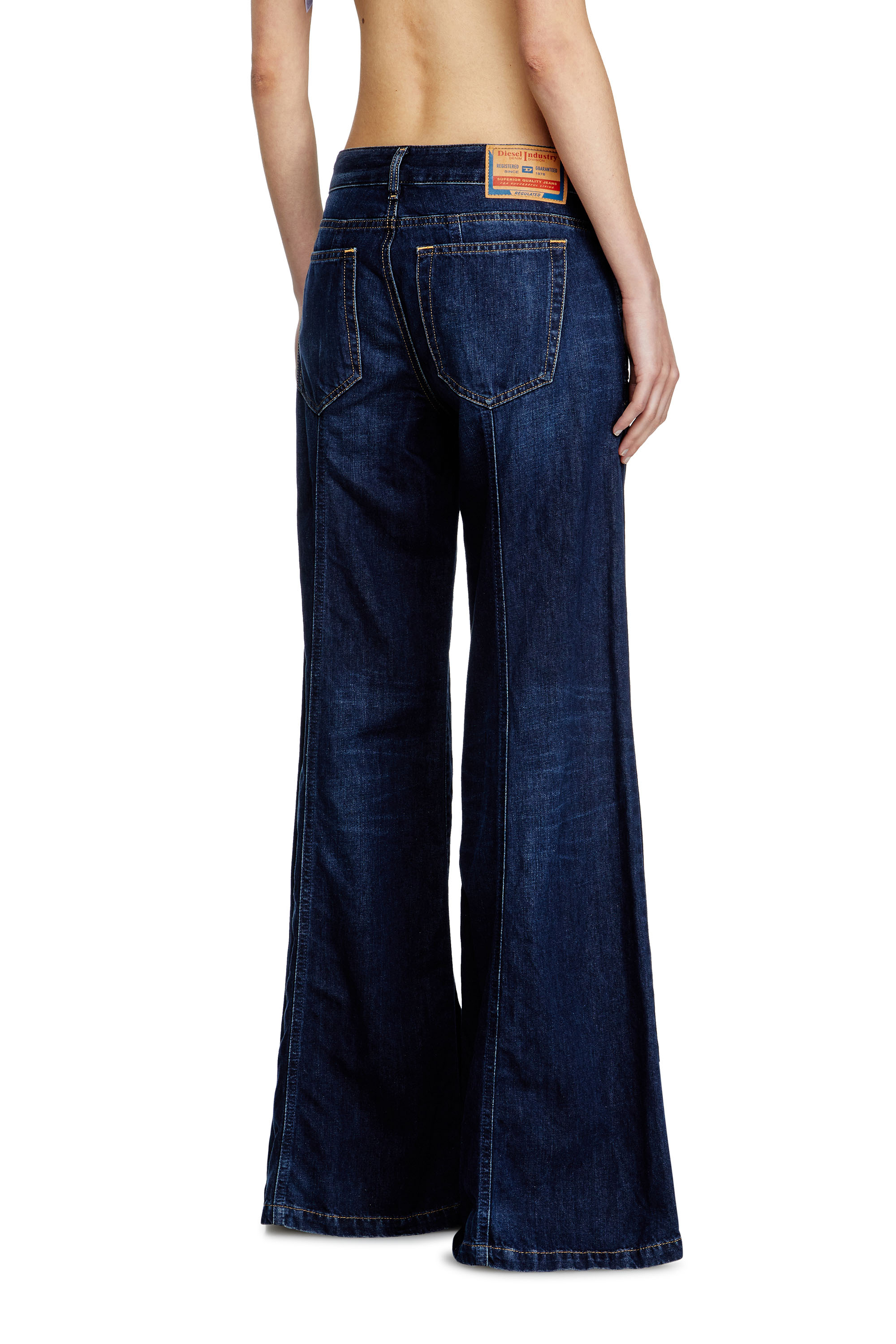 Diesel - Flare Jeans D-Akii 068RA Donna, Blu Scuro - Image 4