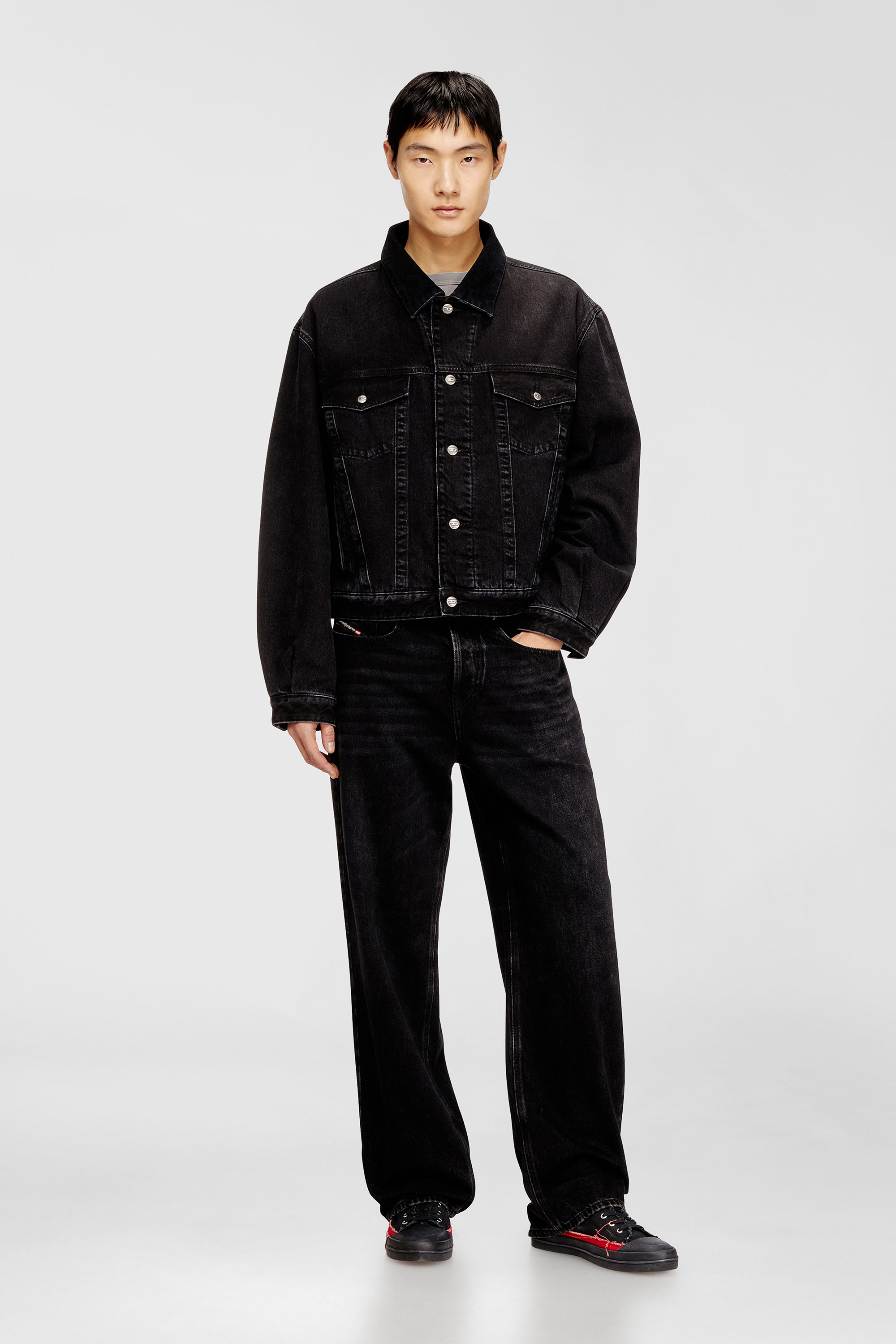 Diesel - D-RANGER-T, Giacca trucker imbottita in denim Unisex in Nero - 2