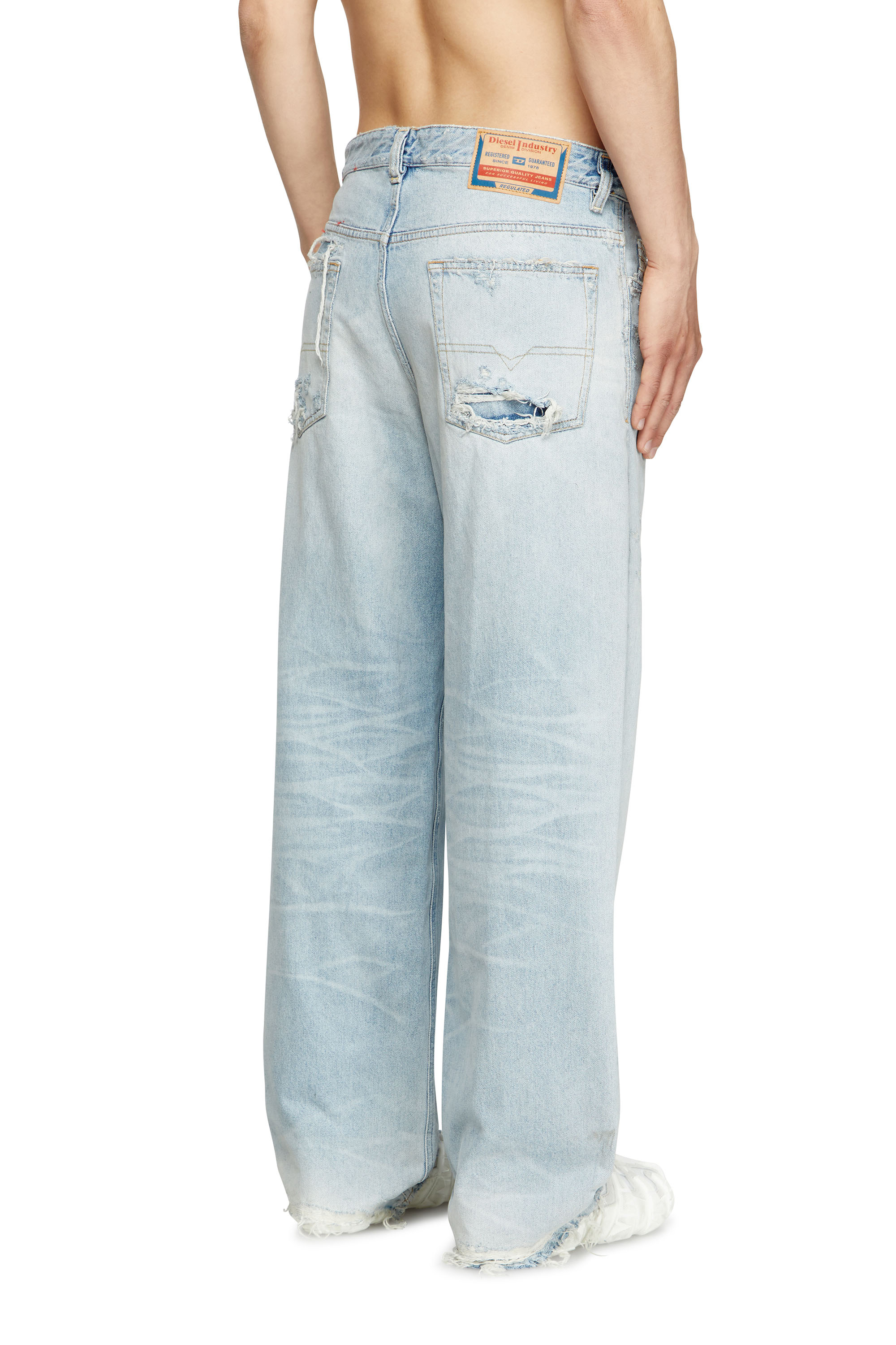 Diesel - Relaxed Jeans 2001 D-Macro 09M53 Uomo, Blu Chiaro - Image 4