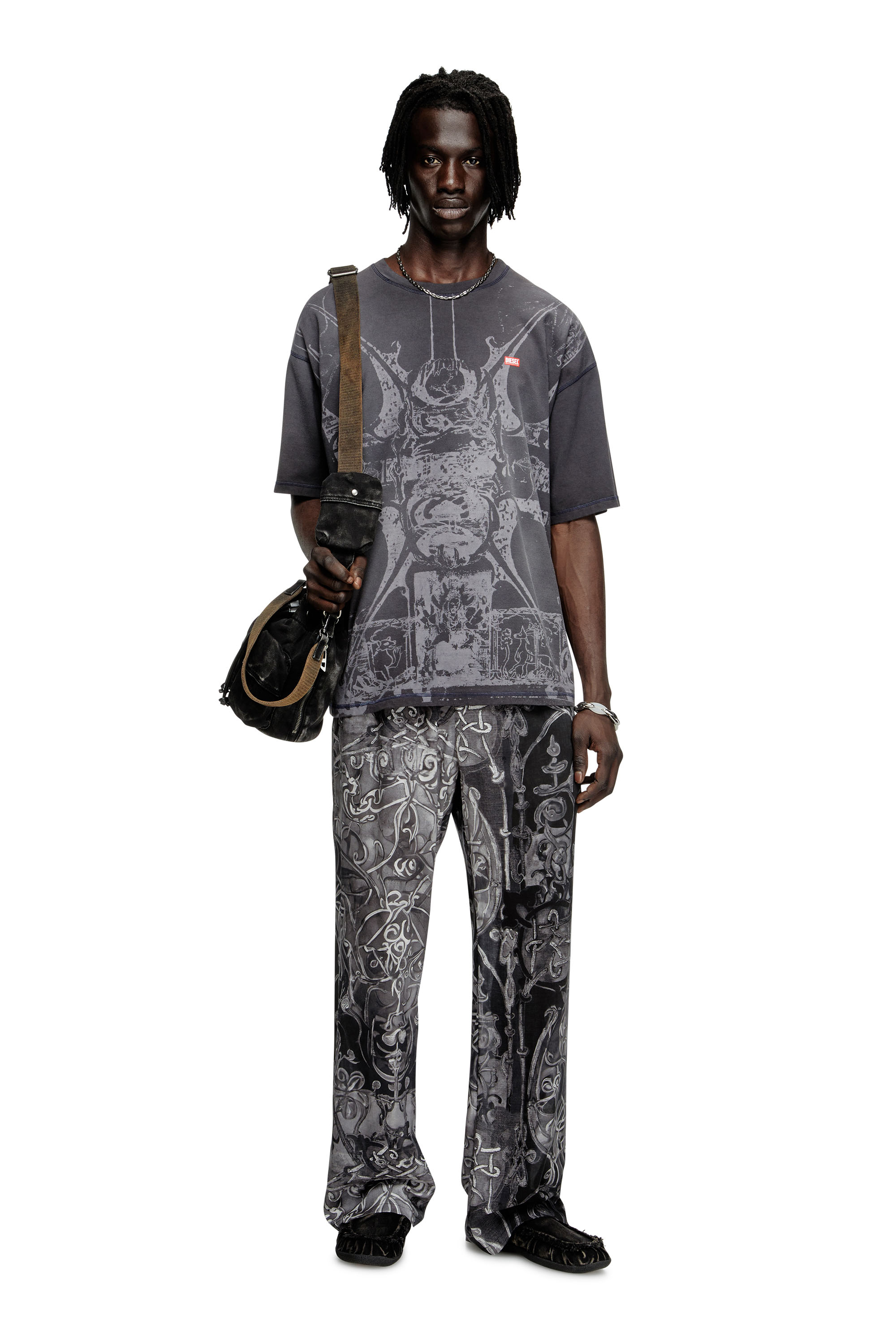 Diesel - T-BOXT-T13, T-shirt con stampa medievale tonale Uomo in Nero - 2