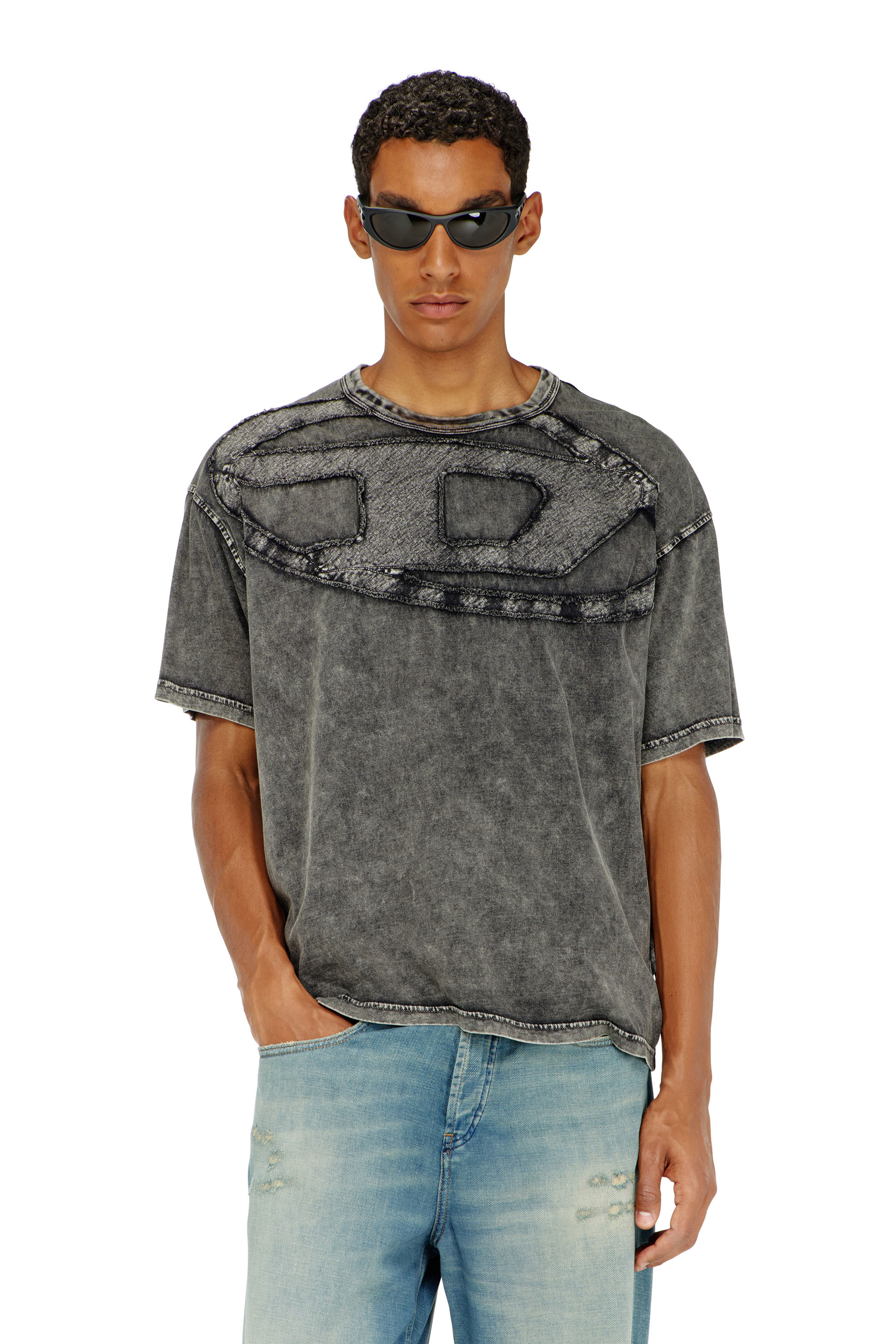 Diesel - T-BOXT-DEN, T-shirt in cotone dal taglio rilassato con applicazione Oval D Uomo in Nero - 1