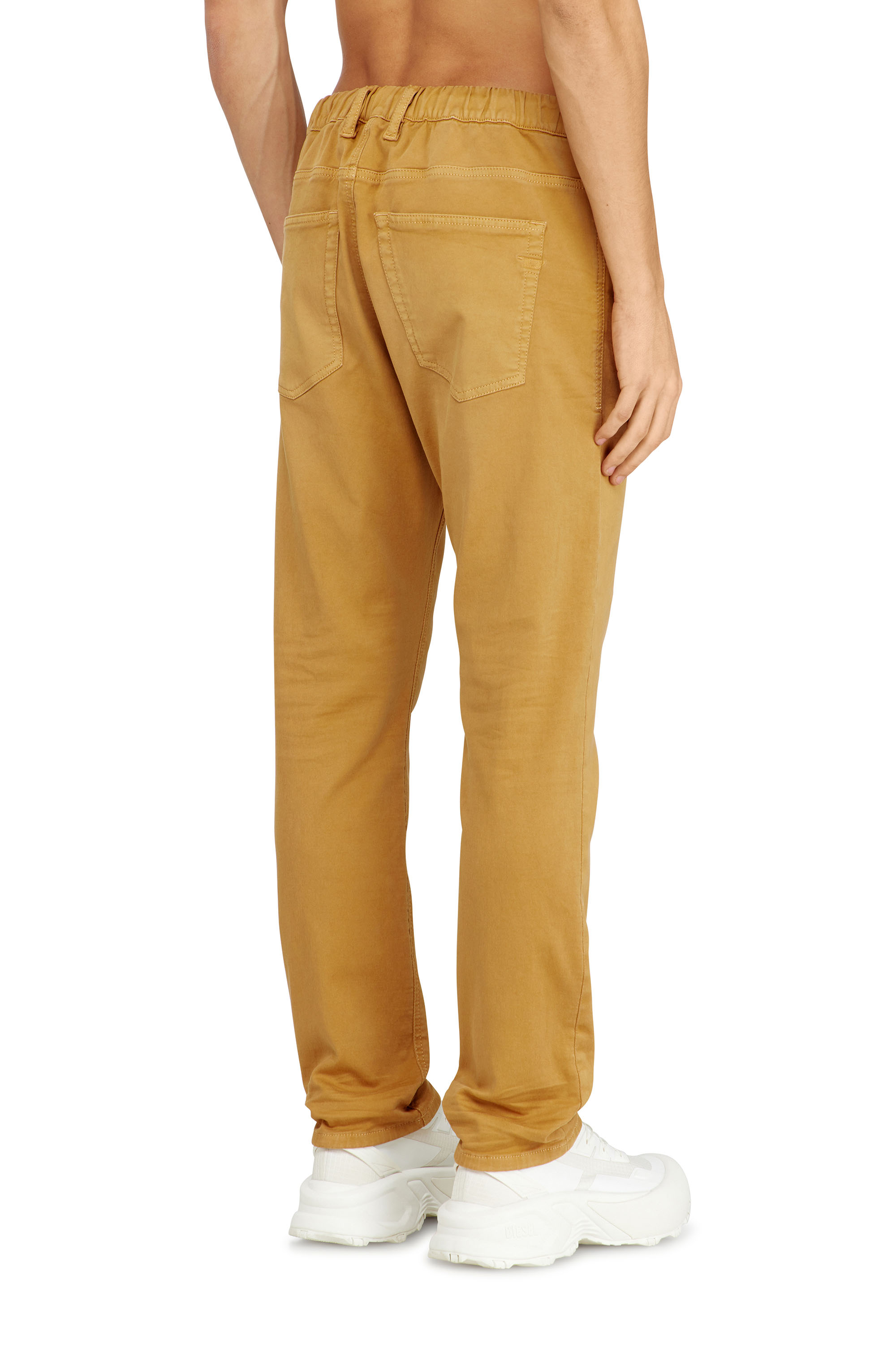 Diesel - Regular 2032 D-Krooley-BW Joggjeans&reg; 0670M Uomo, Beige - Image 4