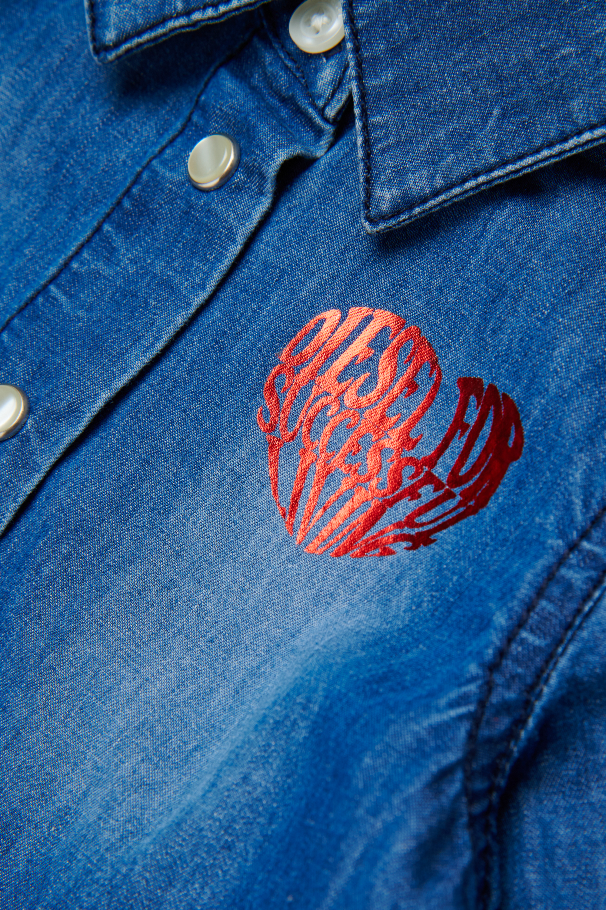 Diesel - DERLIB, Abito in denim con stampa a cuori Donna in Blu - 4