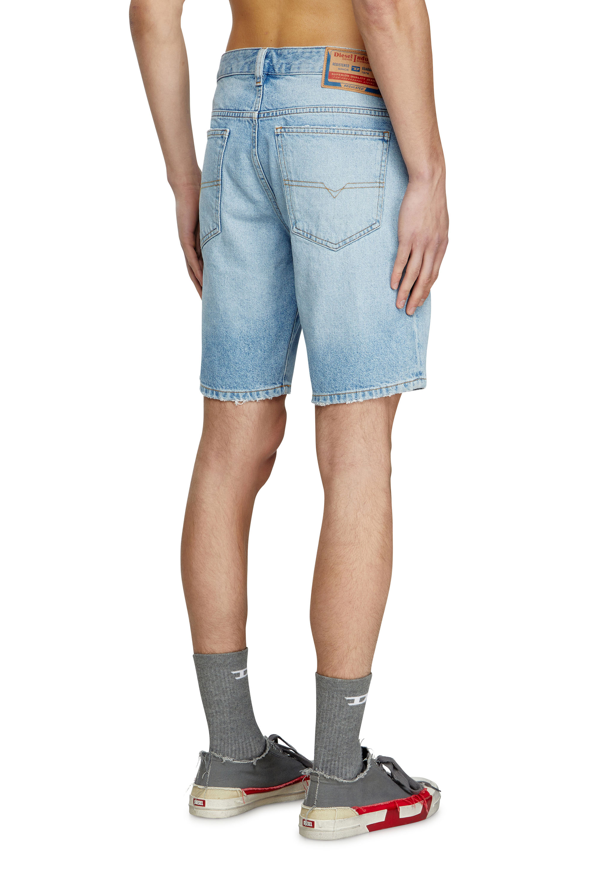 Diesel - D-FIN, Short slim in denim Uomo in Blu - 4