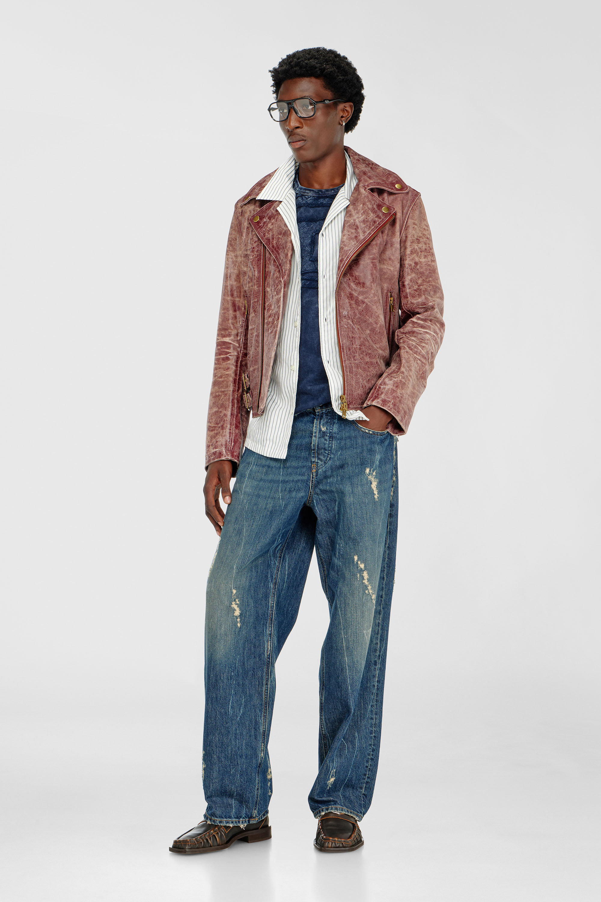 Diesel - T-BOXT-DEN, T-shirt in cotone dal taglio rilassato con applicazione Oval D Uomo in Blu - 1