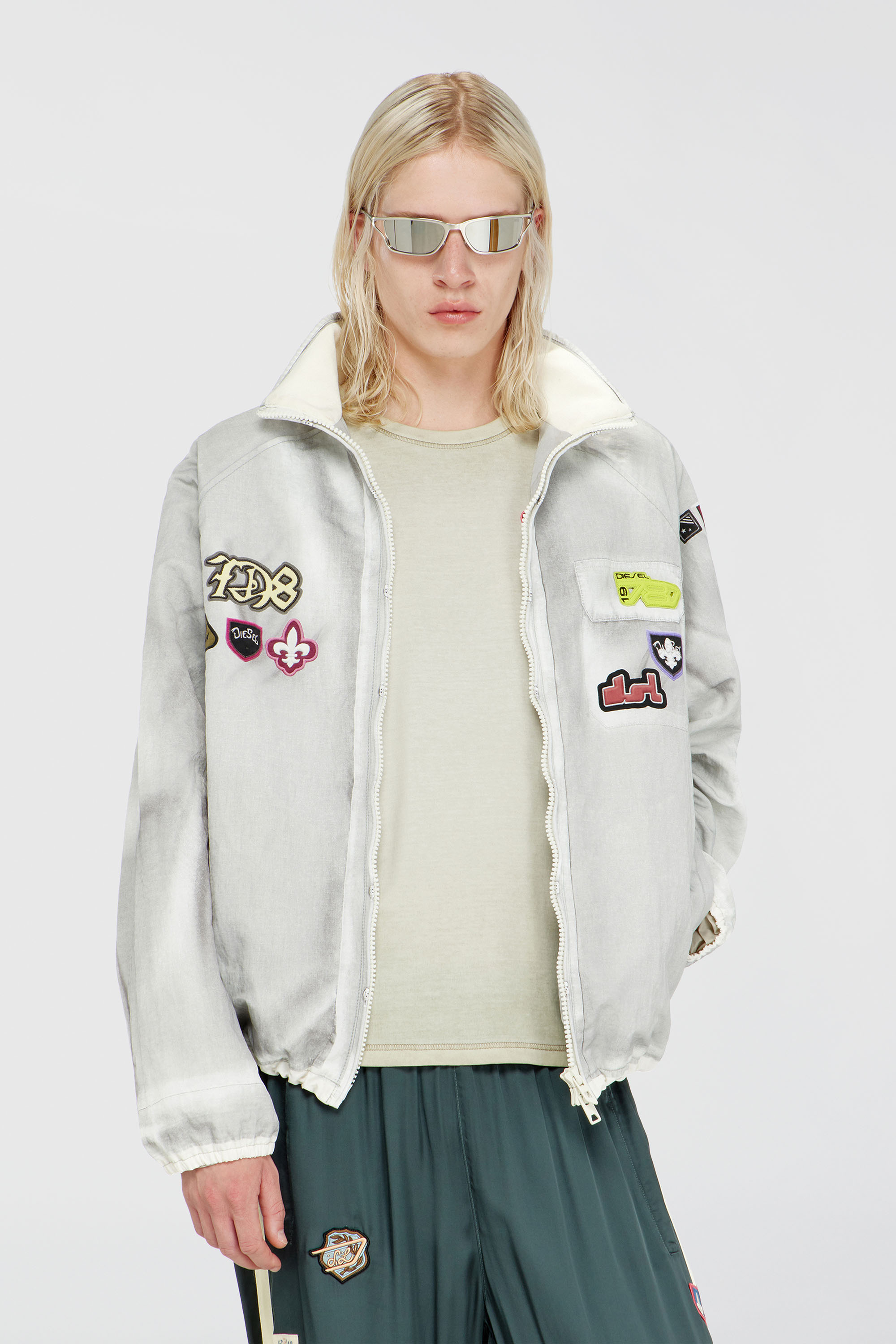 Diesel - J-PATCH, Giacca windbreaker con patch trompe l&rsquo;oeil Uomo in Grigio - 3