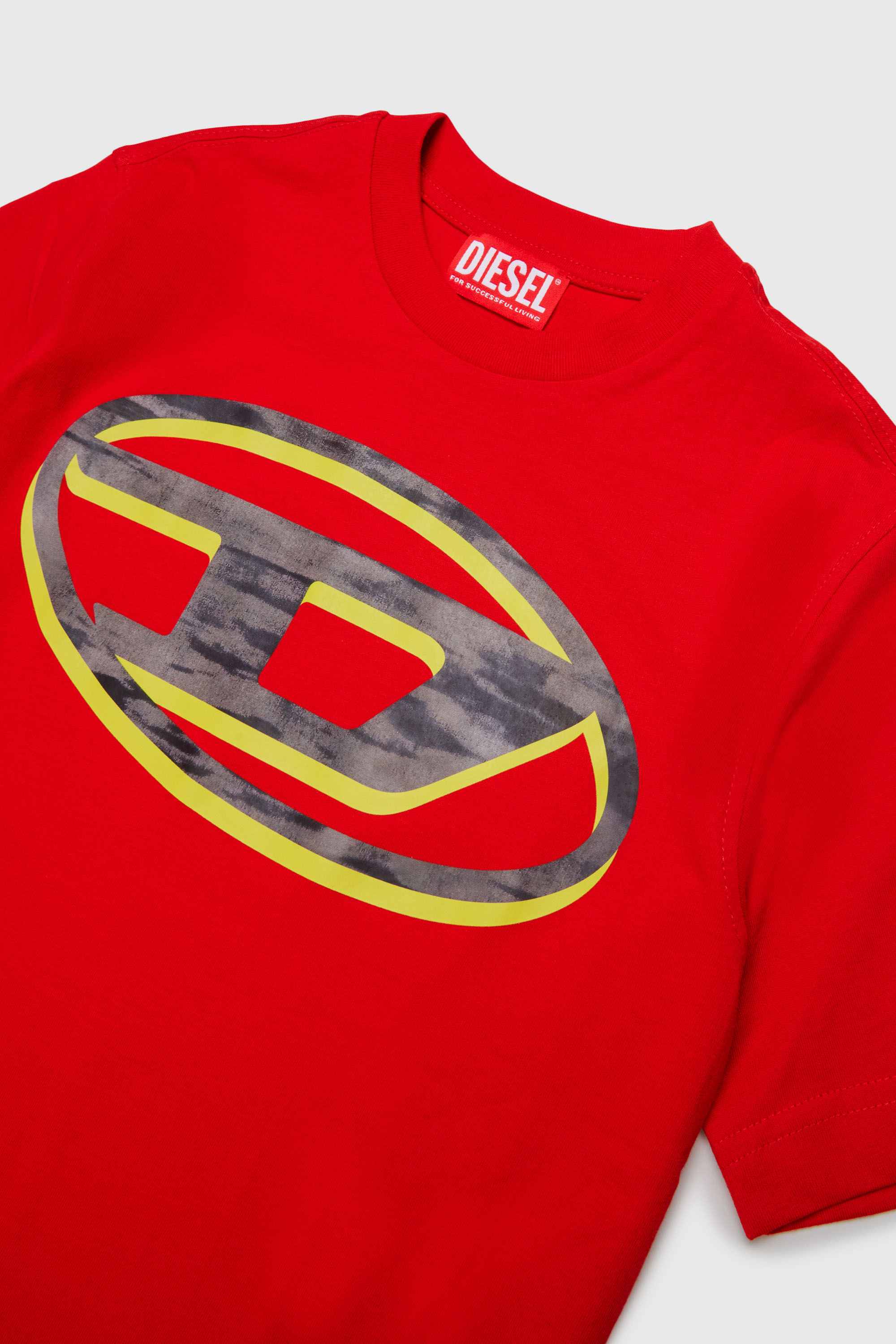 Diesel - TVEL OVER, T-shirt con stampa Oval D bicolore Uomo in Rosso - 3