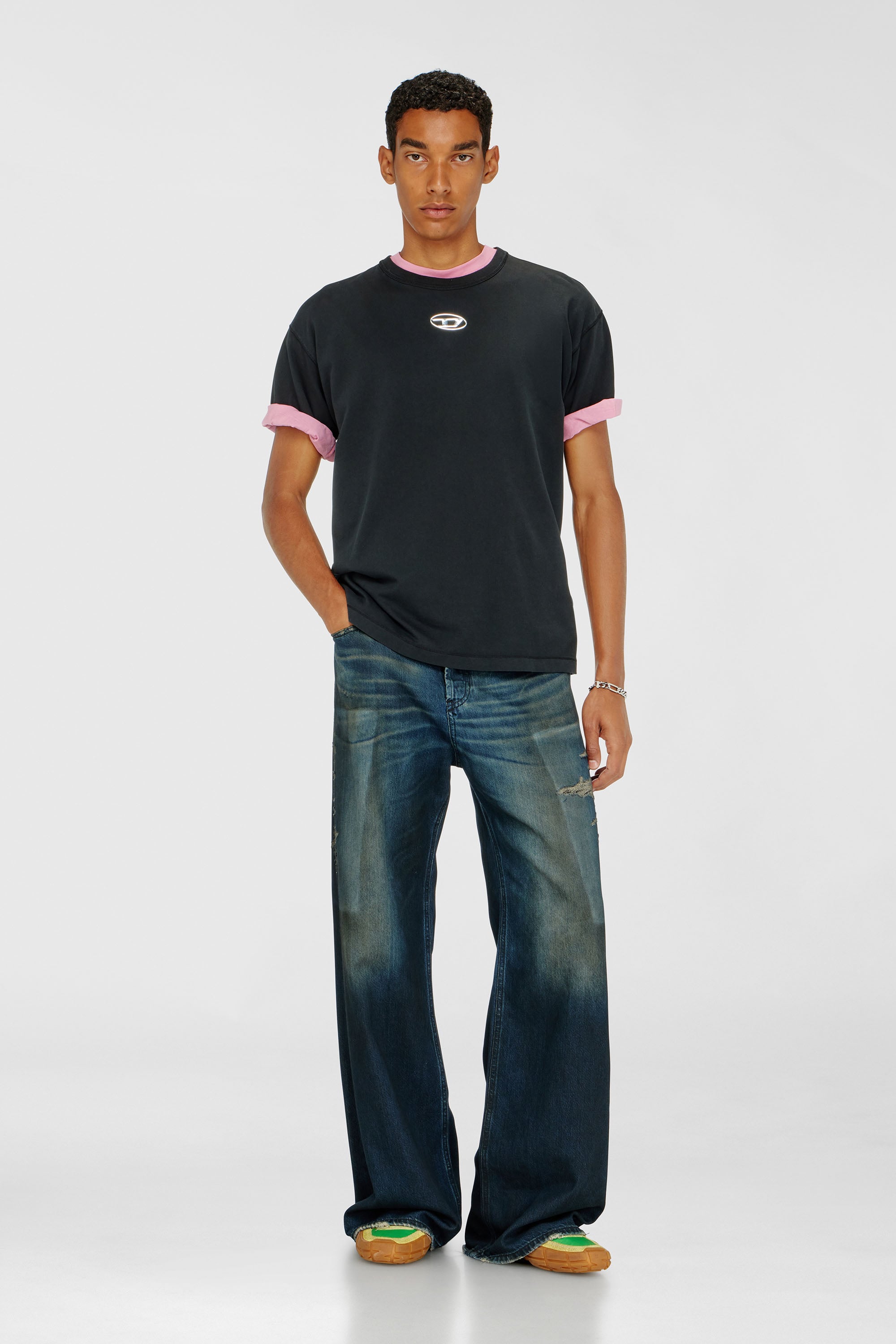 Diesel - T-NORM-IOD, T-shirt in cotone leggero con logo Oval D metallizzato Uomo in Nero - 1