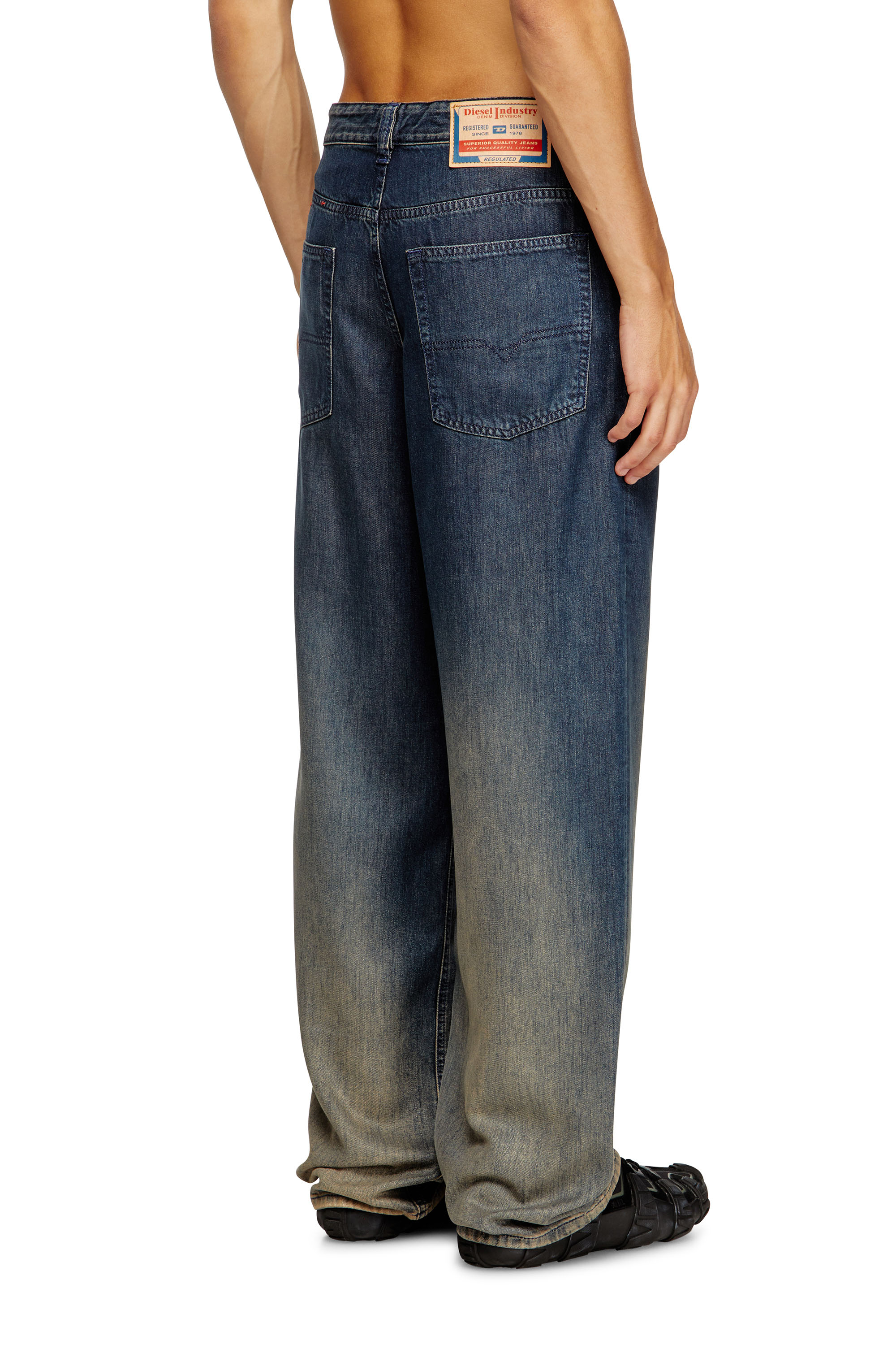 Diesel - Relaxed Jeans 2001 D-Macro 068TD Uomo, Blu Scuro - Image 4