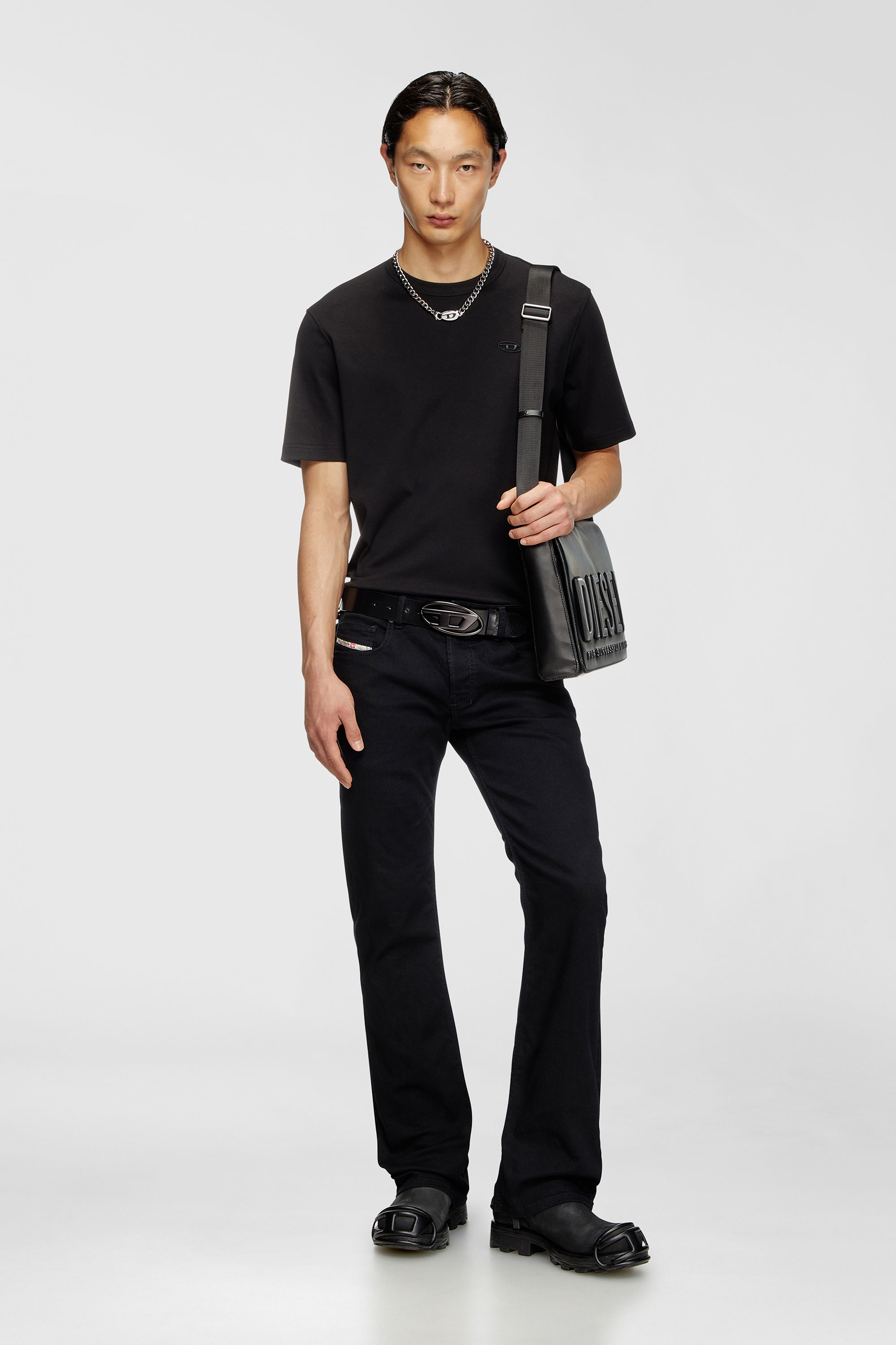 Diesel - T-ADJUST-SLITS-R17, T-shirt con logo ricamato in tono Uomo in Nero - 1