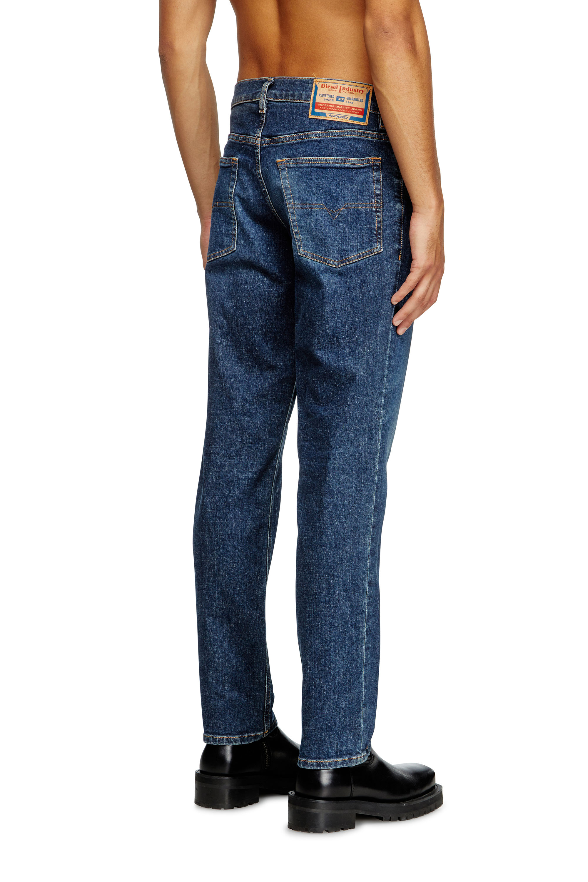 Diesel - Regular Jeans 2023 D-Finitive 09J47 Uomo, Blu Scuro - Image 4