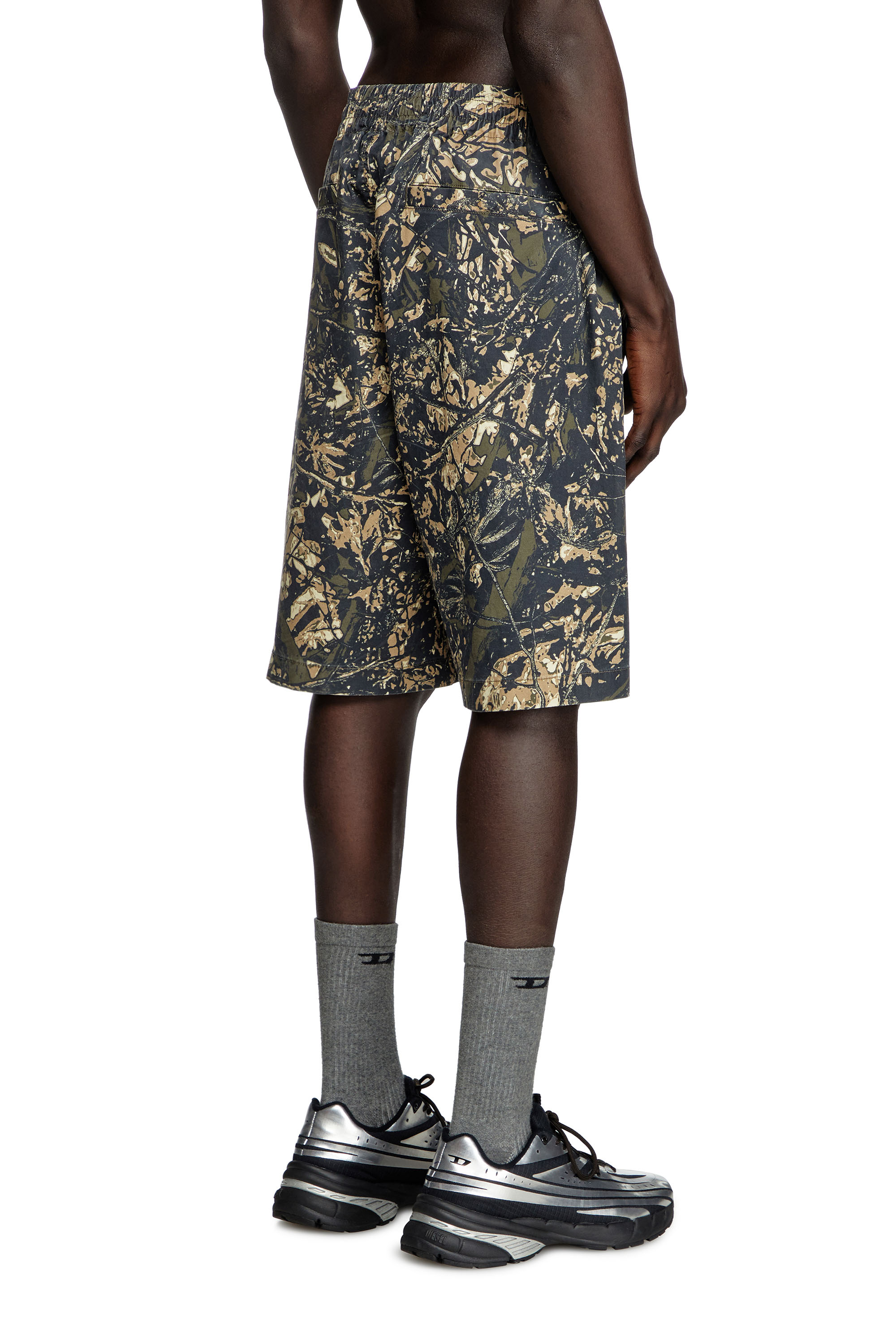 Diesel - P-OPWIK-C, Short al ginocchio con stampa camouflage Uomo in Multicolor - 4