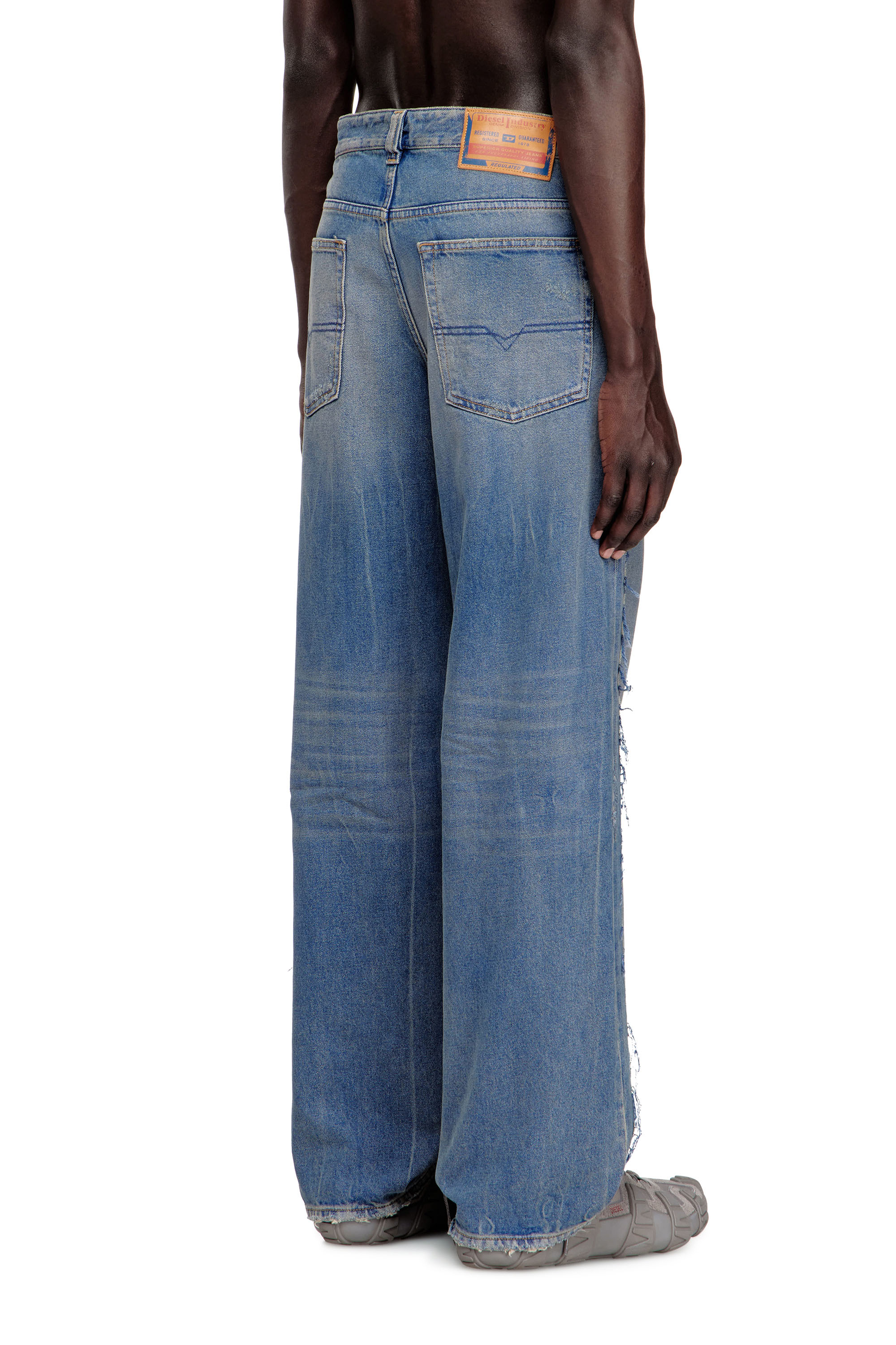 Diesel - Relaxed Jeans 2001 D-Macro 09N27 Uomo, Blu medio - Image 4