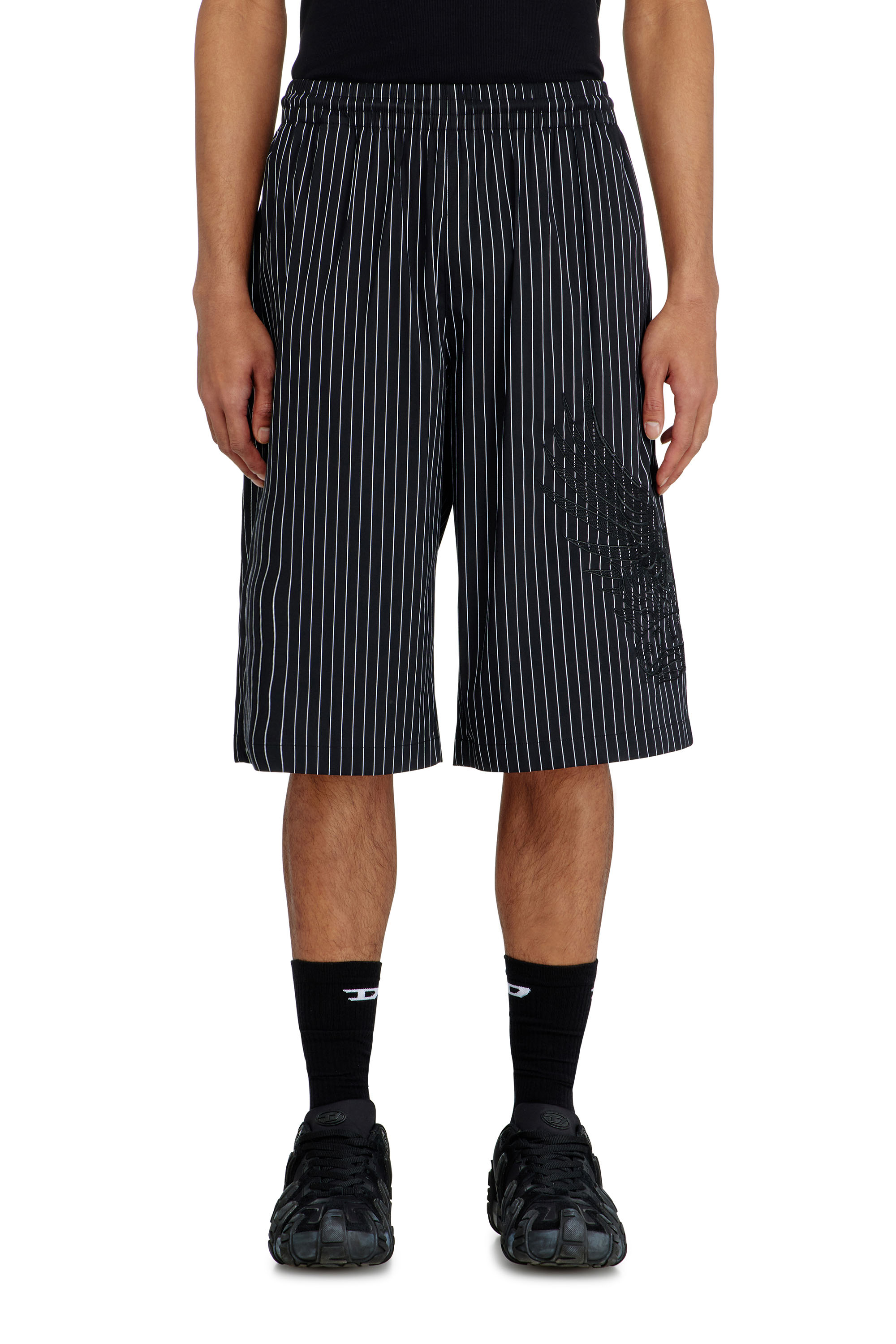 Diesel - P-THEO-SHORT-NJCA, Pantaloni corti a righe con ricamo Phoenix Uomo in Nero - 3