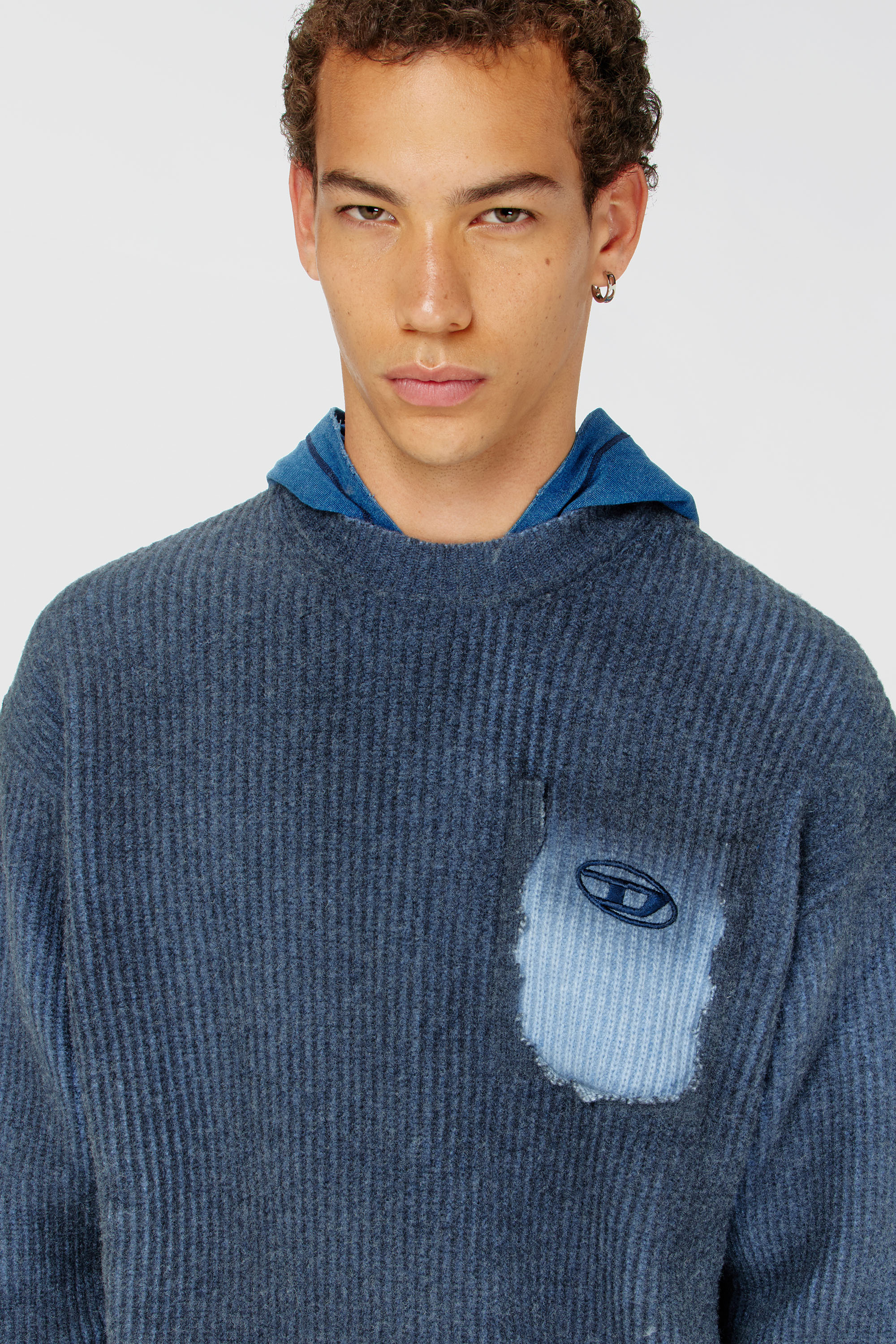Diesel - K-PICKLER, Maglione in misto lana con tasca finta Uomo in Blu - 5