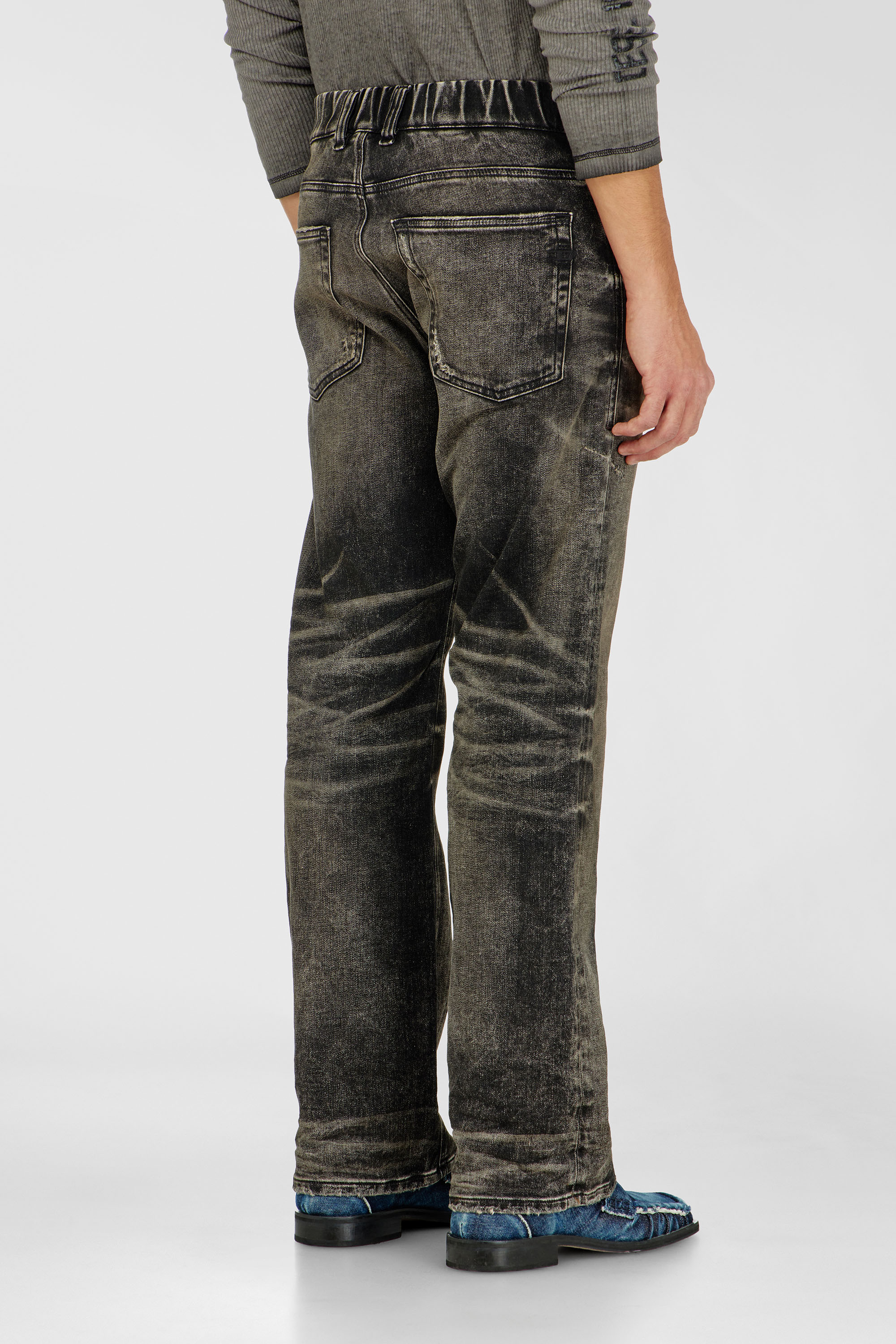 Diesel - Relaxed 2080 D-Reel Joggjeans&reg; 09R21 Uomo, Nero/Grigio scuro - Image 3
