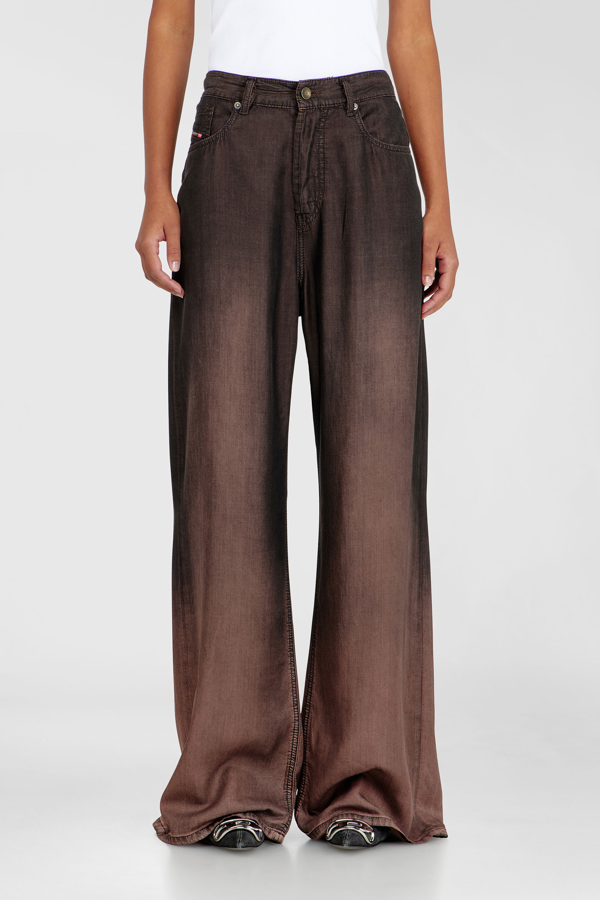 Diesel - Relaxed Jeans 1996 D-Sire 068YF Donna, Marrone - Image 1