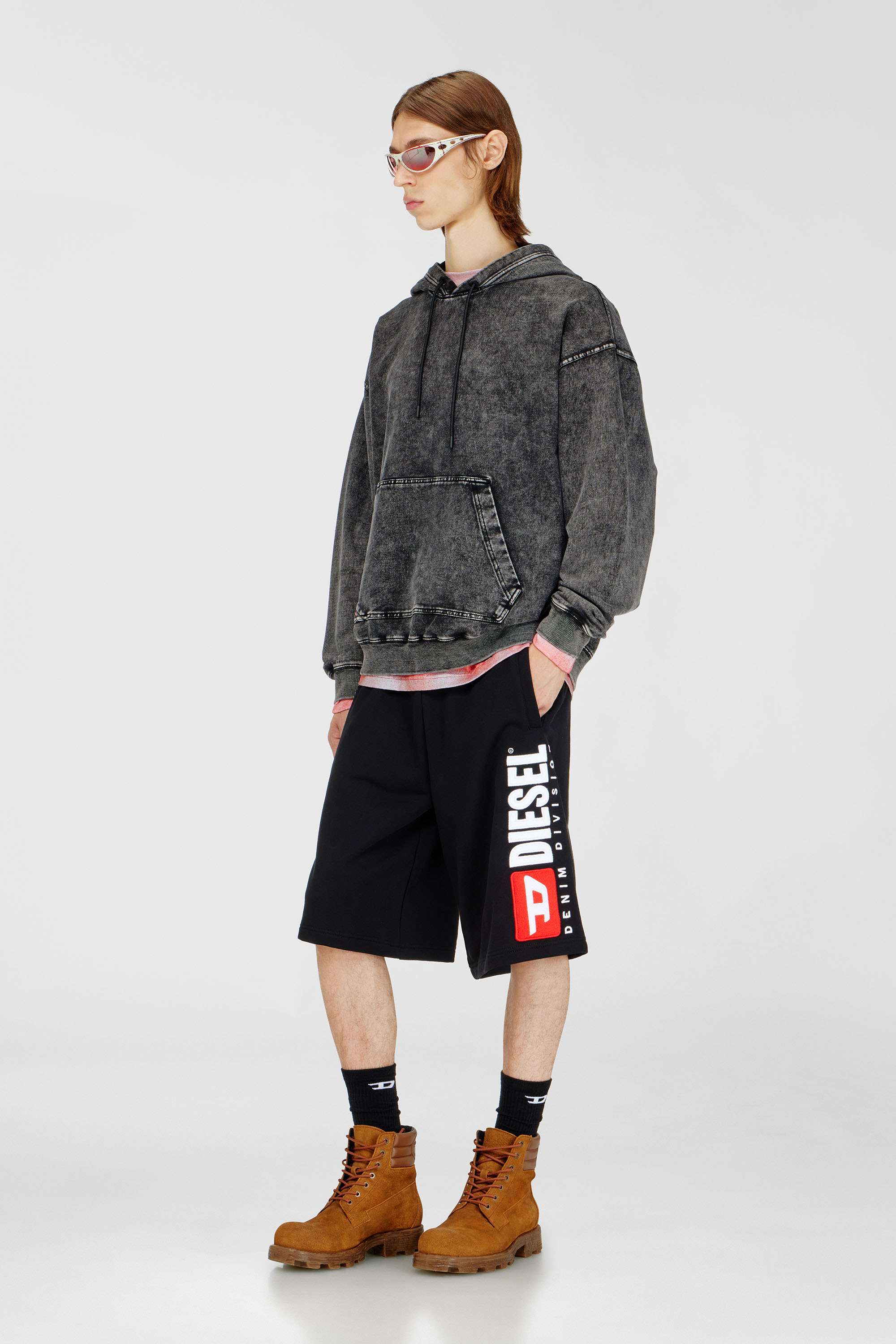 Diesel - P-CROW-DIV, Shorts in pile con maxi patch logo Uomo in Nero - 1