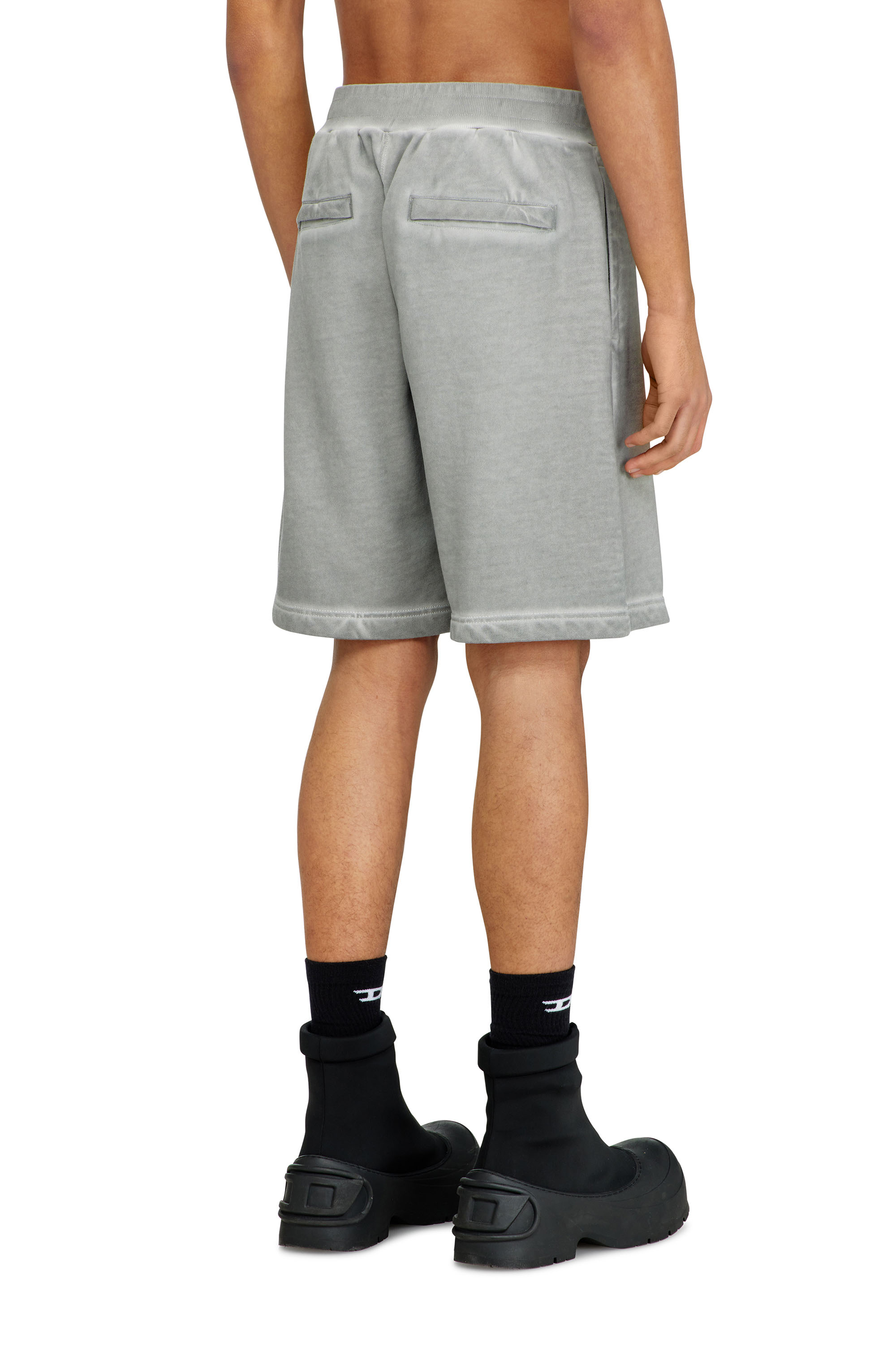 Diesel - P-CROWN-V1, Shorts felpati con tintura pigmentata Uomo in Grigio - 4