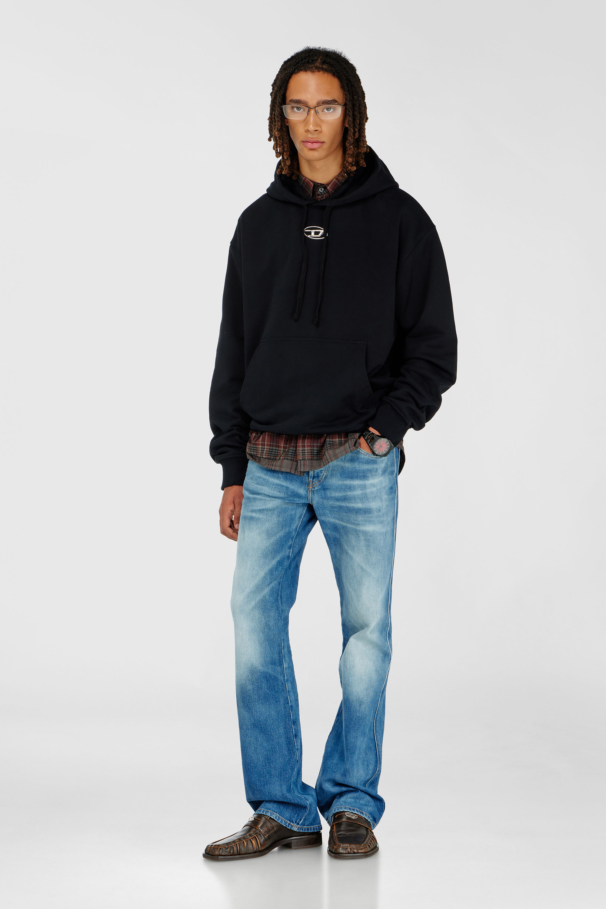 Hoodie oversize con logo metallico
