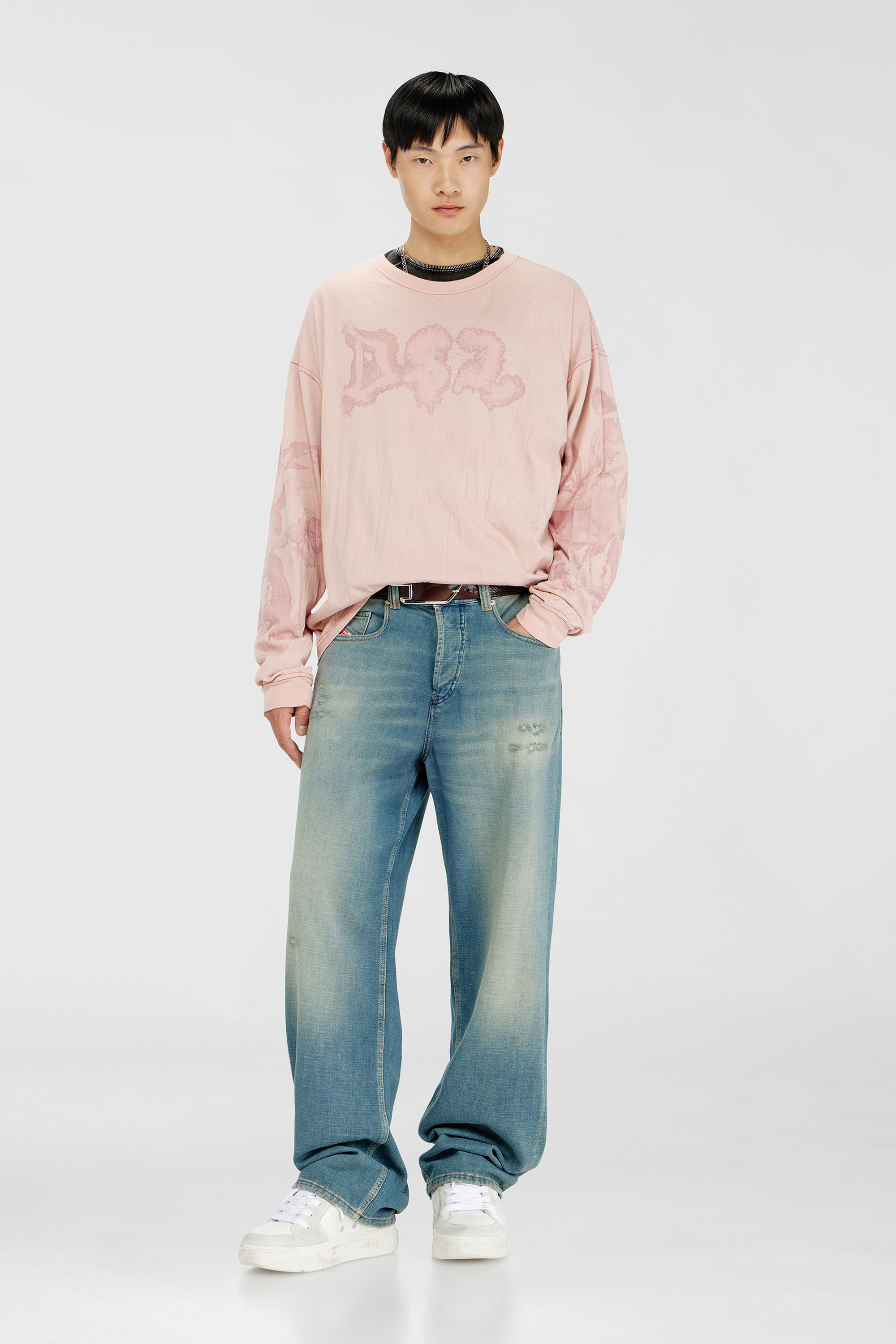 Diesel - T-BOXT-LS-AA4, T-shirt relaxed a manica lunga con stampa macchiata Uomo in Rosa - 1