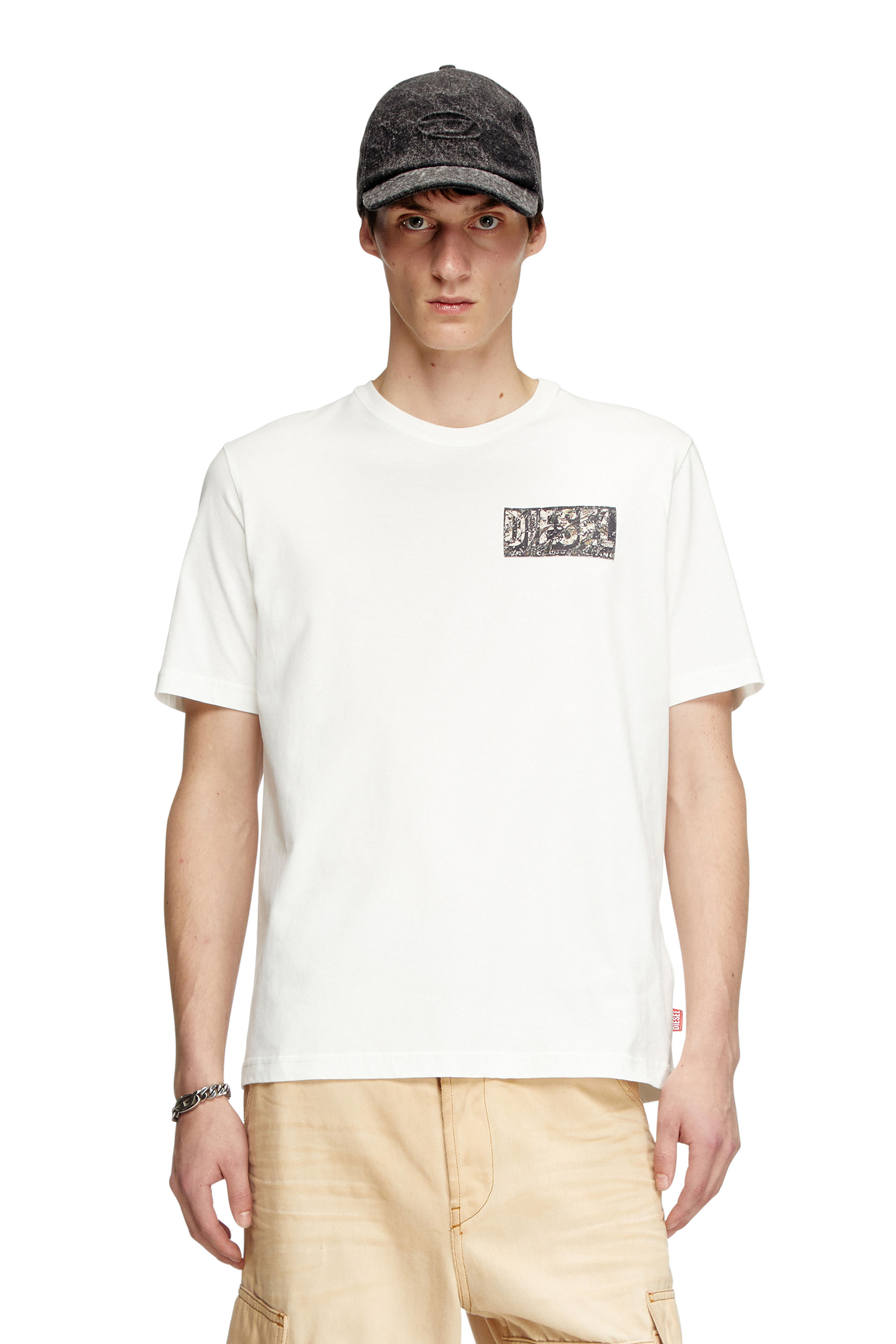 Diesel - T-ADJUST-R19, T-shirt con patch in gabardine logate Uomo in Bianco - 1