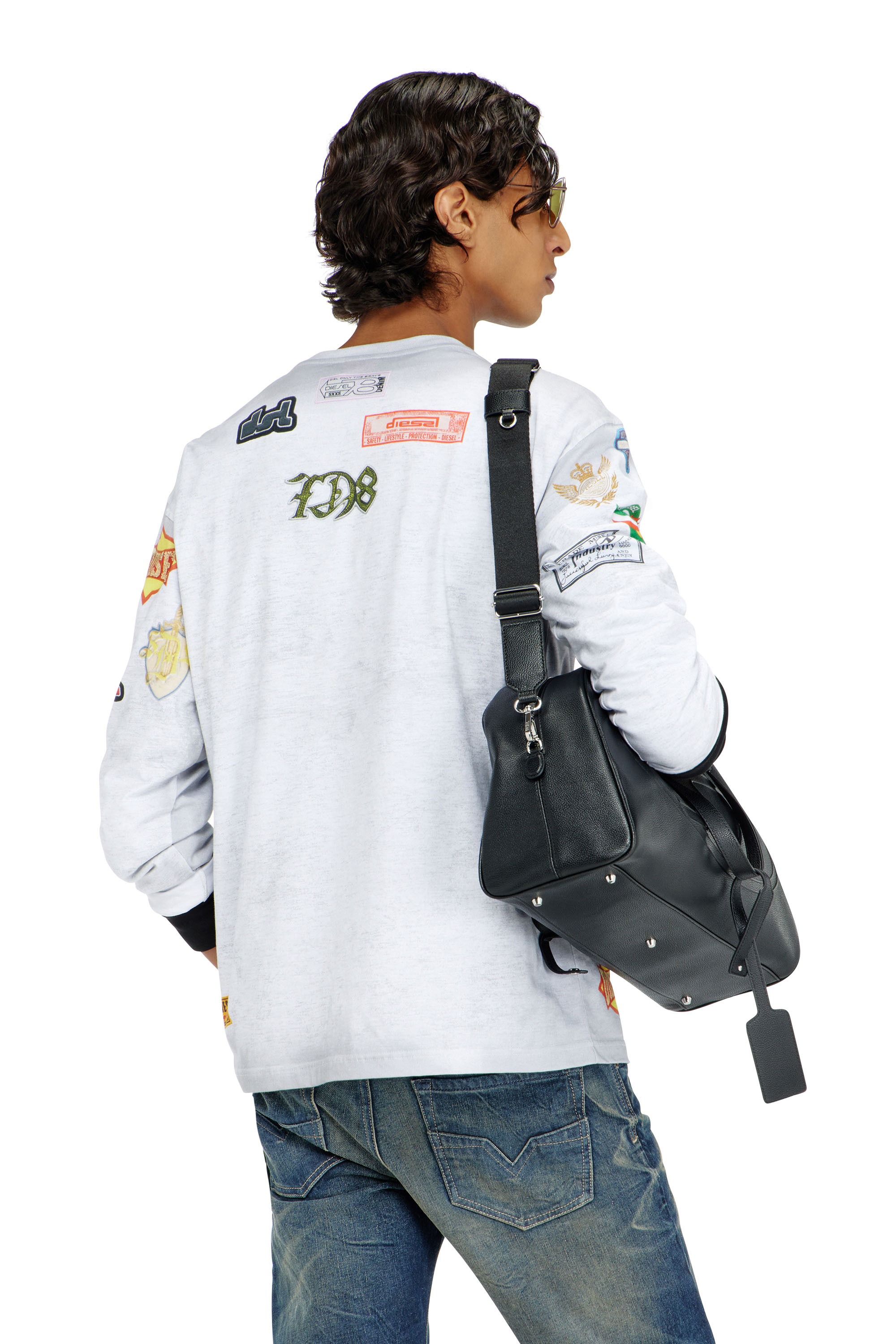Diesel - T-NORME-LS-PATCHES, T-shirt a manica lunga con stampa patch all-over Uomo in Bianco - 4