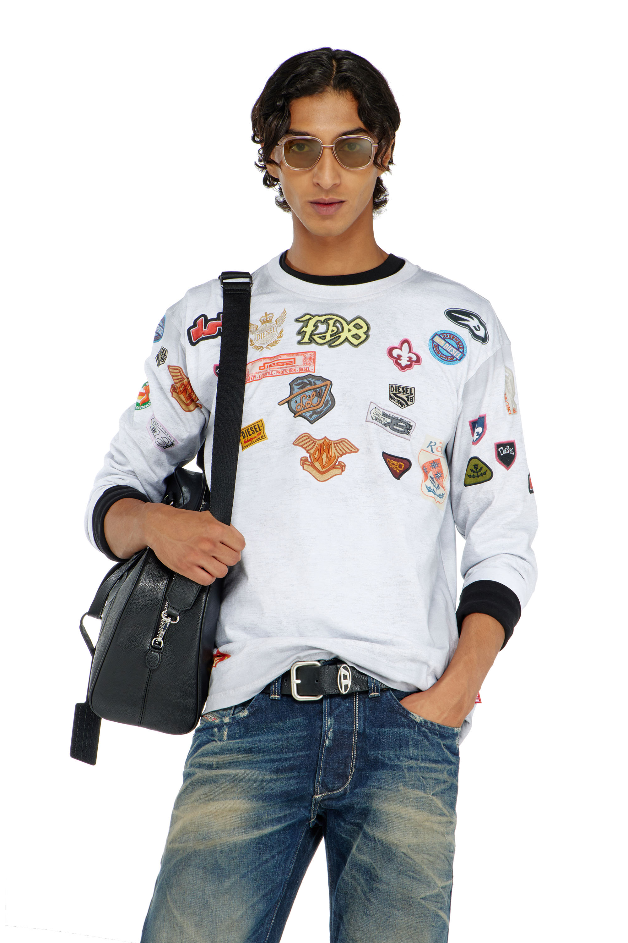 Diesel - T-NORME-LS-PATCHES, T-shirt a manica lunga con stampa patch all-over Uomo in Bianco - 1