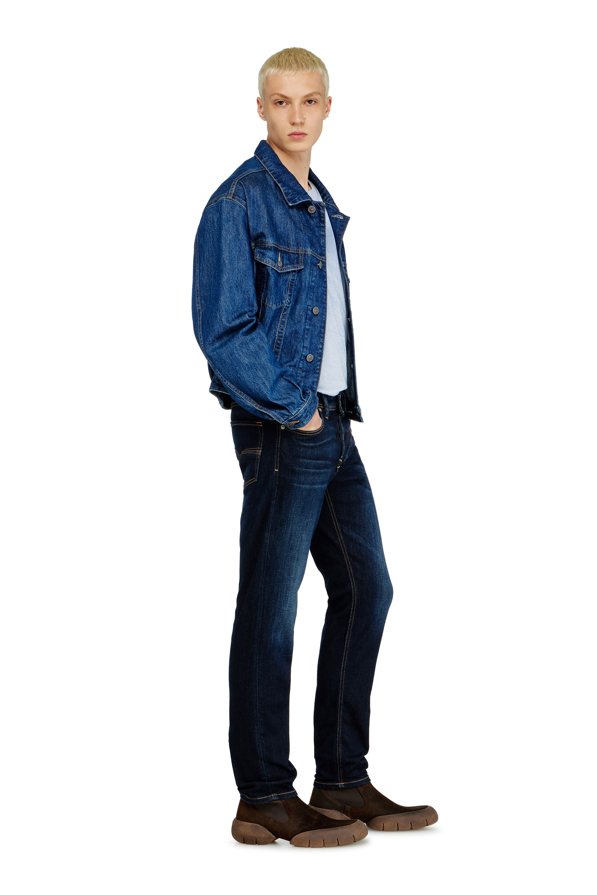 Diesel - Regular Jeans 1986 Larkee-Beex 09Q15 Uomo, Blu Scuro - Image 3