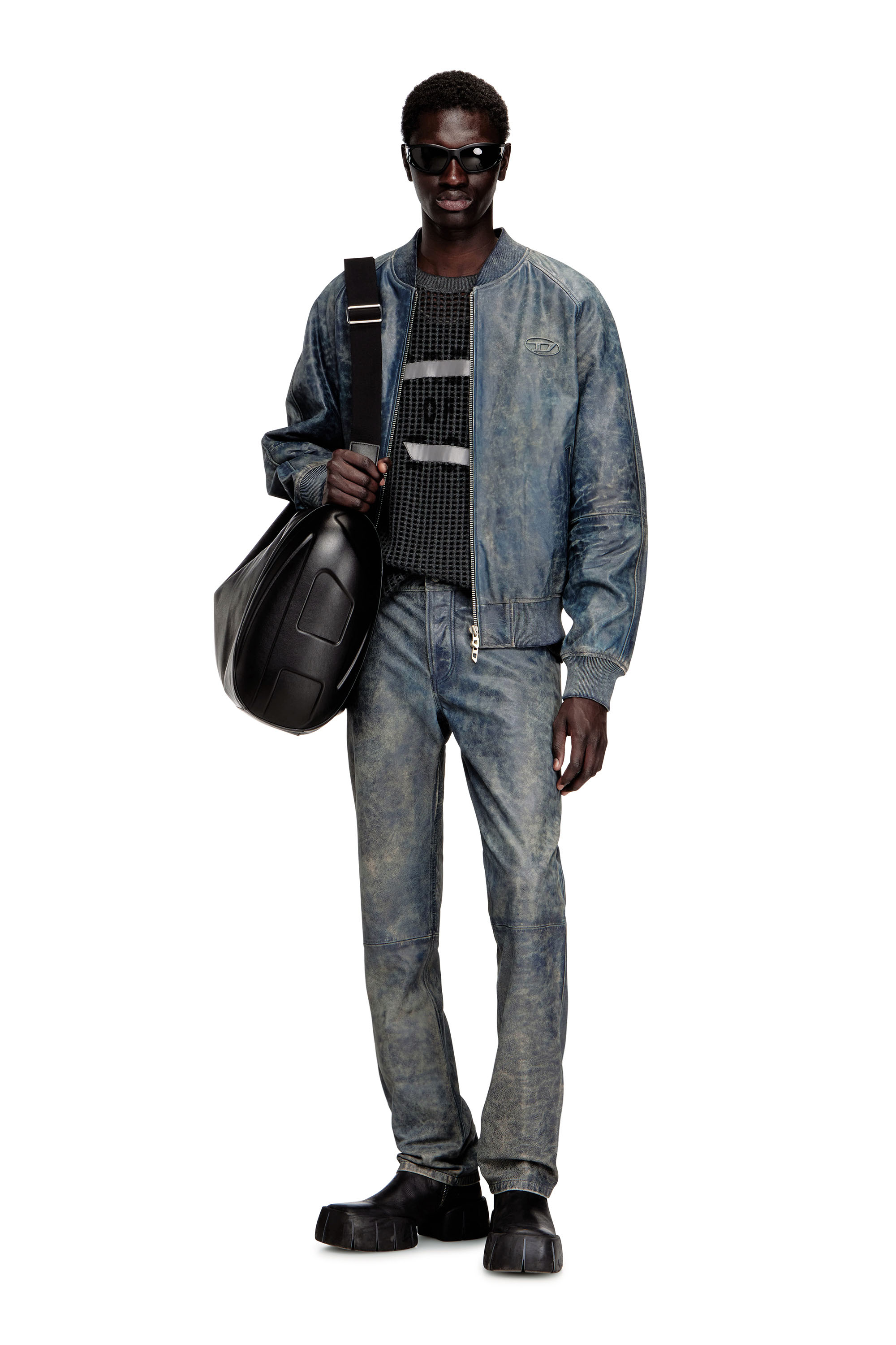 Diesel - P-VYLL-QMBW, Pantaloni in pelle effetto jeans Uomo in Blu - 2
