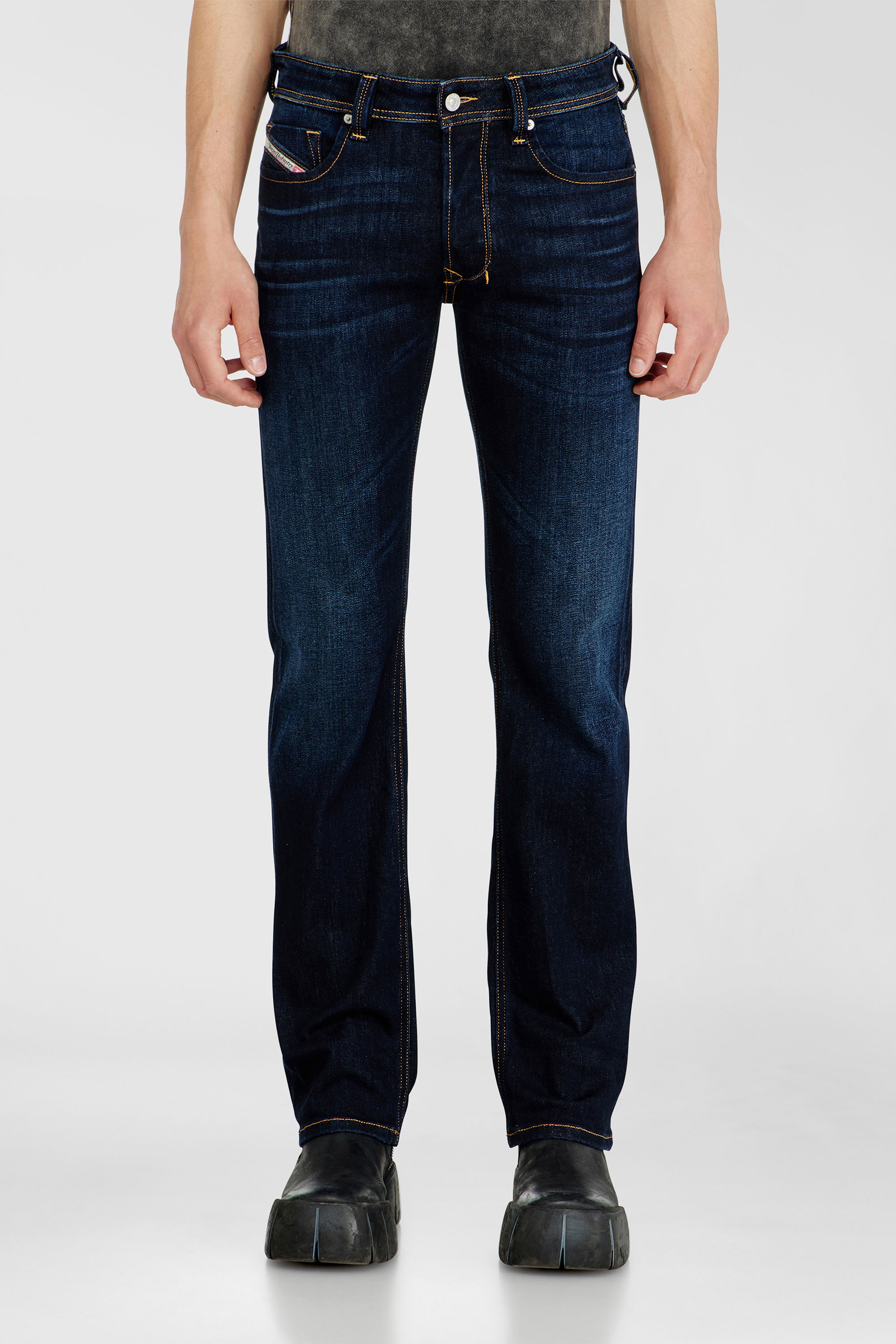 Diesel - Regular Jeans 1985 Larkee 09Q15 Uomo, Blu Scuro - Image 1