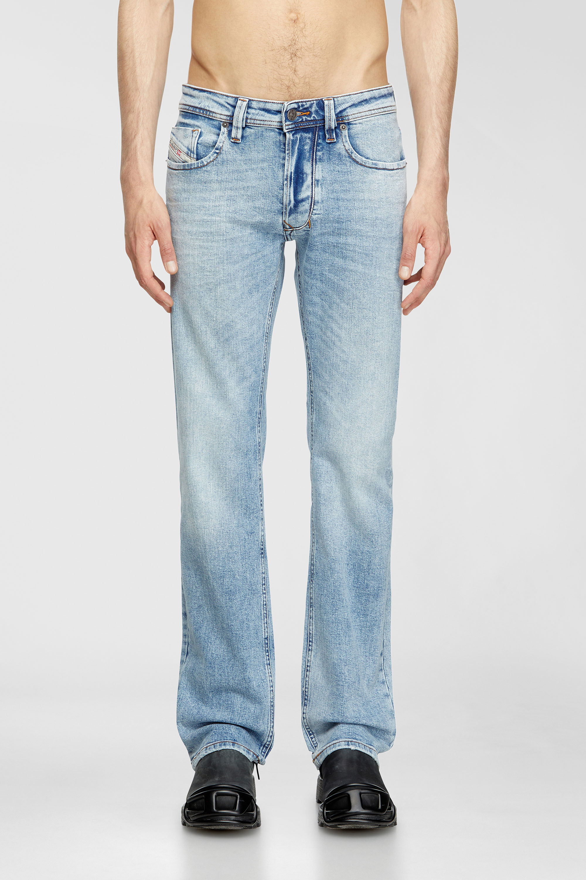 Diesel - Regular Jeans 1985 Larkee 0DBDV Uomo, Blu Chiaro - Image 1