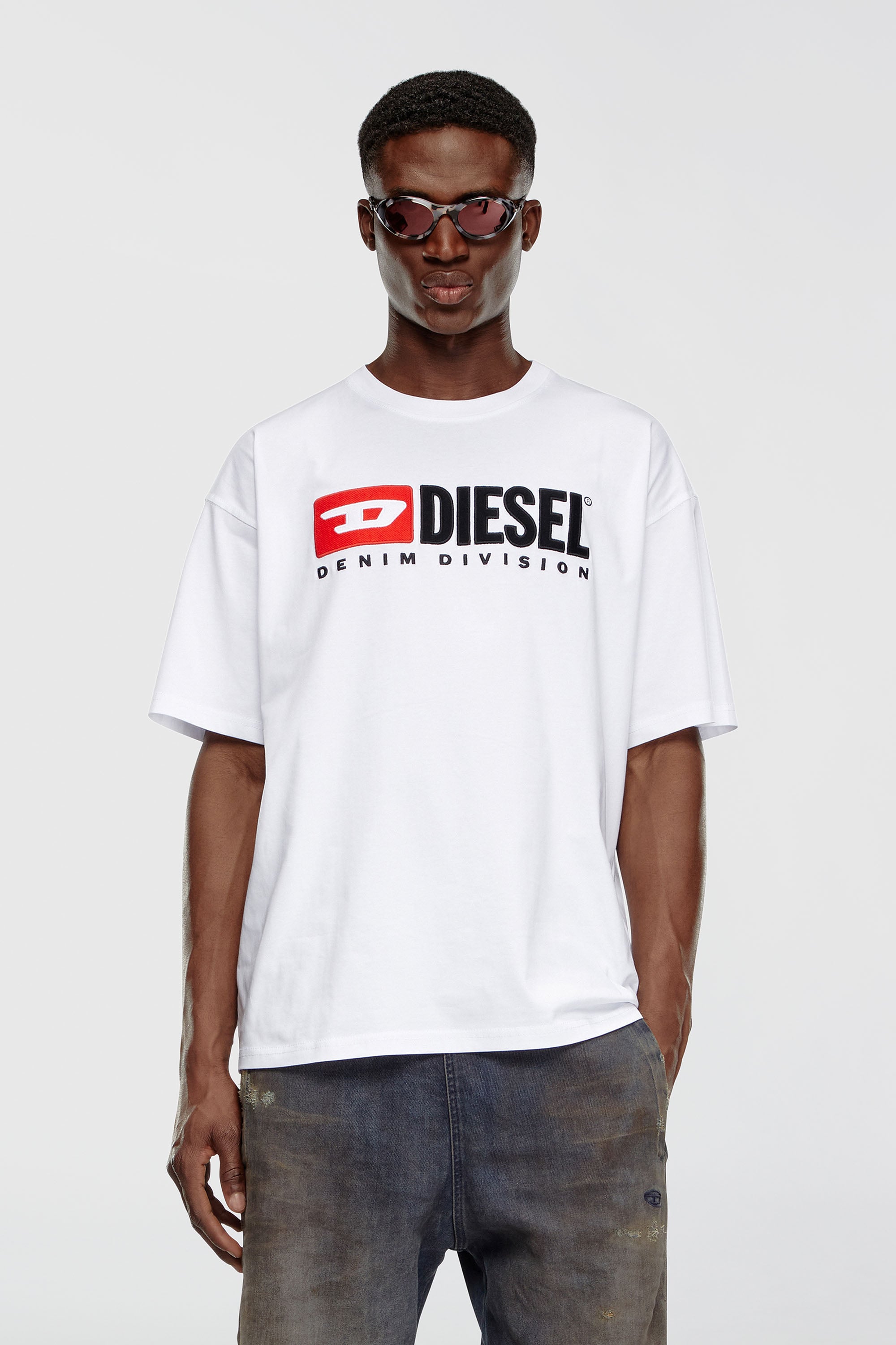 Diesel - T-BOXT-DIV, T-shirt con patch logo Diesel Uomo in Bianco - 1