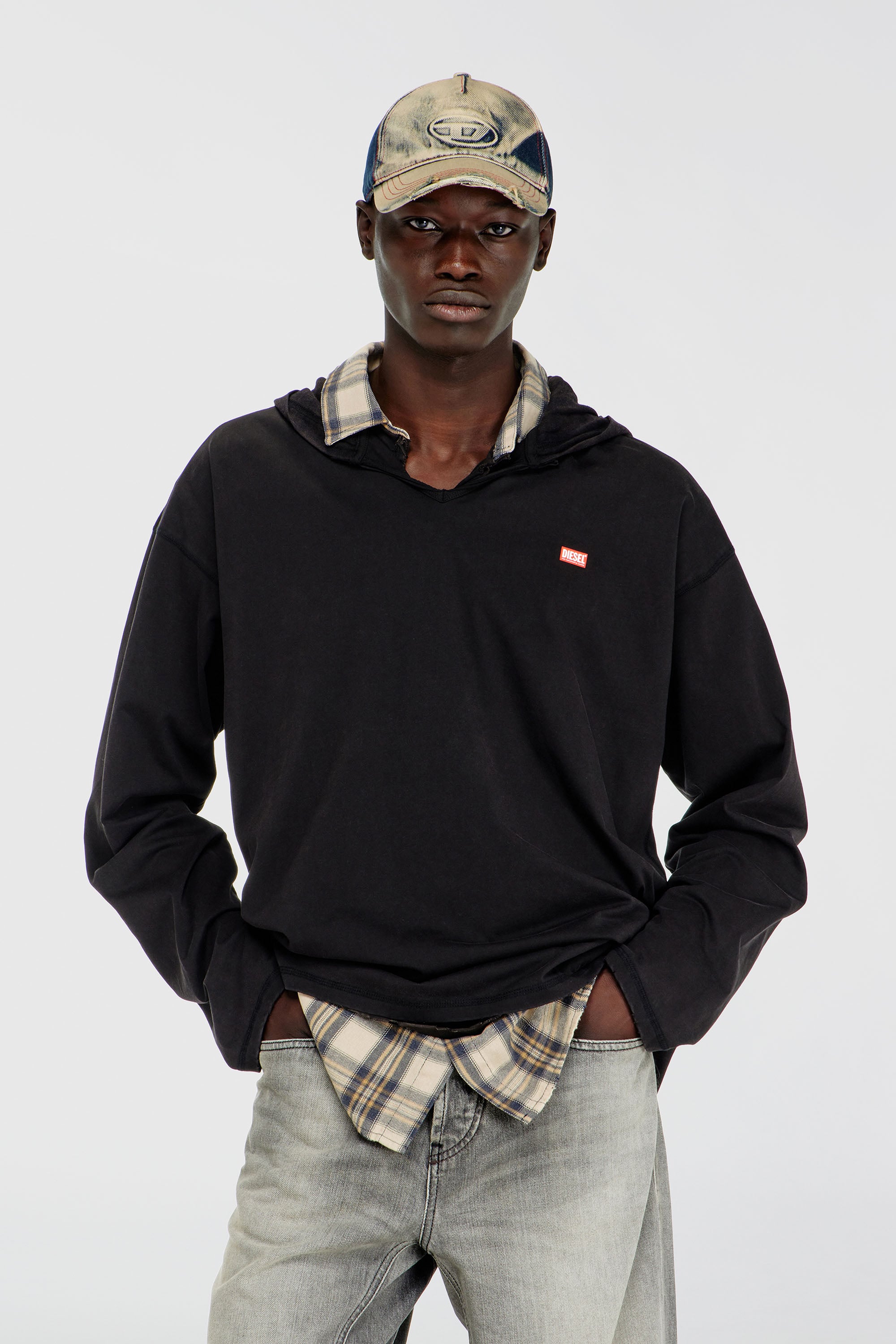 Diesel - T-BOXT-LS-HOOD-CHECK, T-shirt a manica lunga con cappuccio in flanella Uomo in Nero - 1