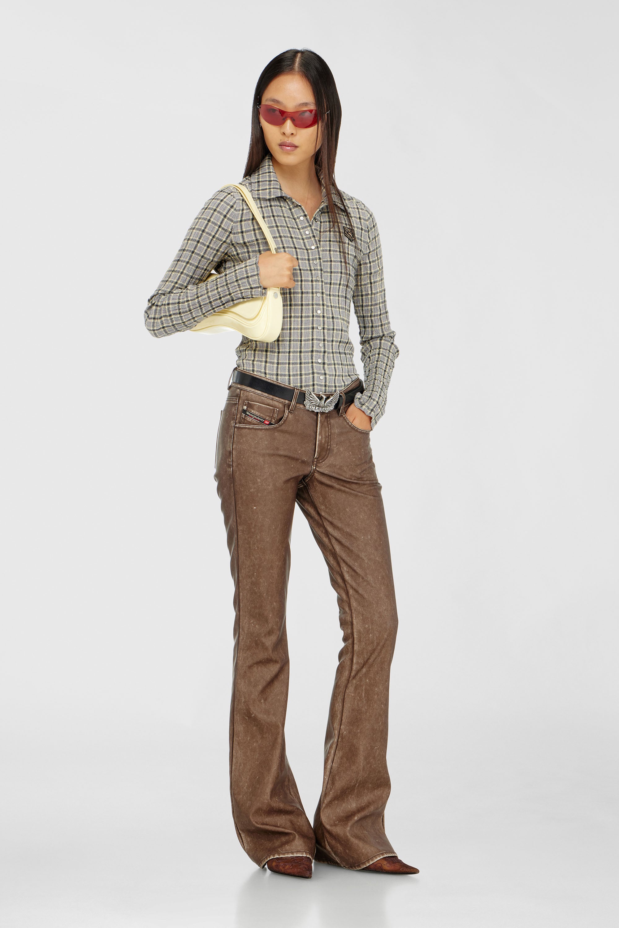 Diesel - P-STELLAR-S1, Pantaloni bootcut in tessuto coated lavorato Donna in Marrone - 1