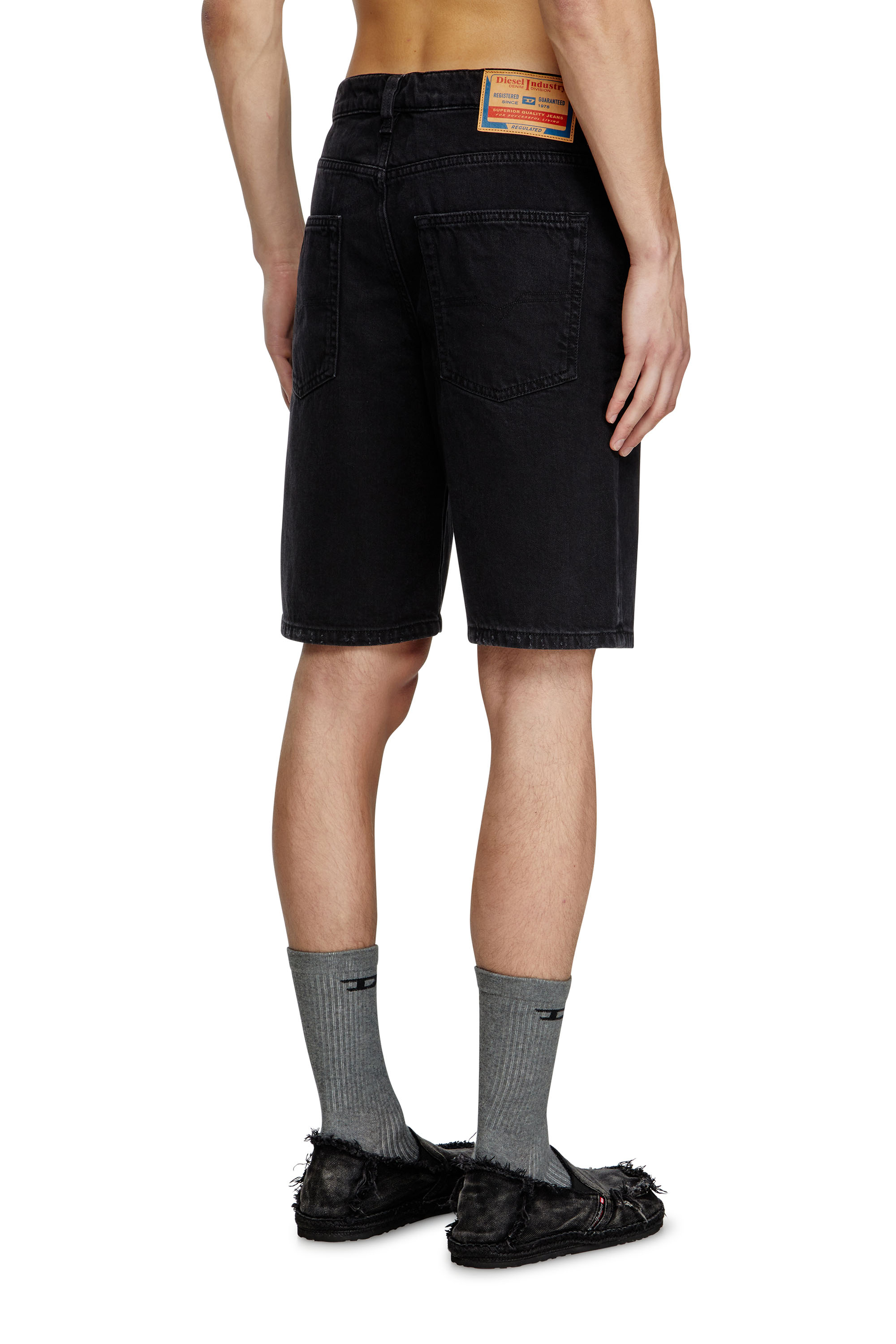 Diesel - REGULAR-SHORT, Short in denim Uomo in Nero - 4