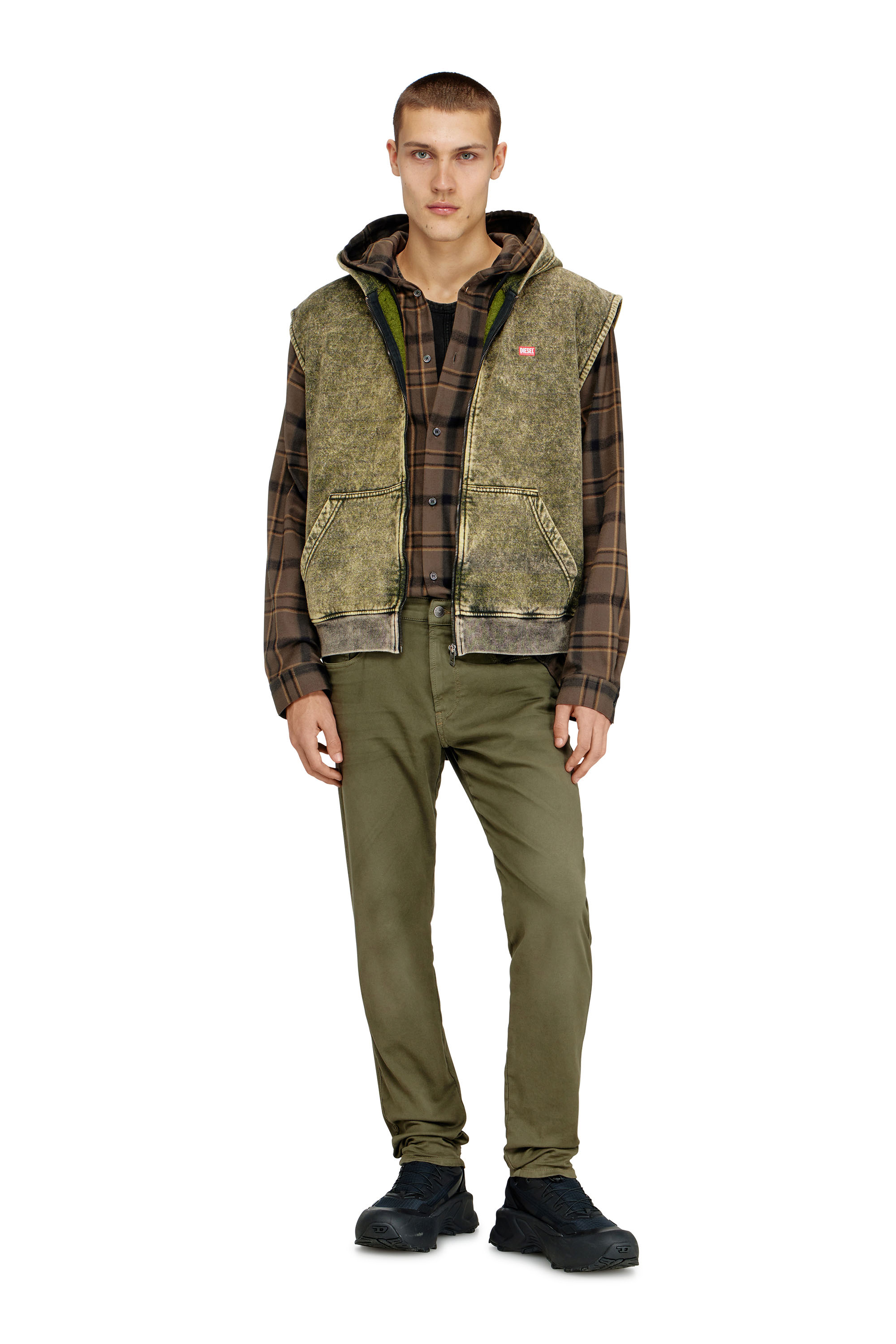 Diesel - Slim 2062 D-Strukt Joggjeans&reg; 0670M Uomo, Verde Militare - Image 2