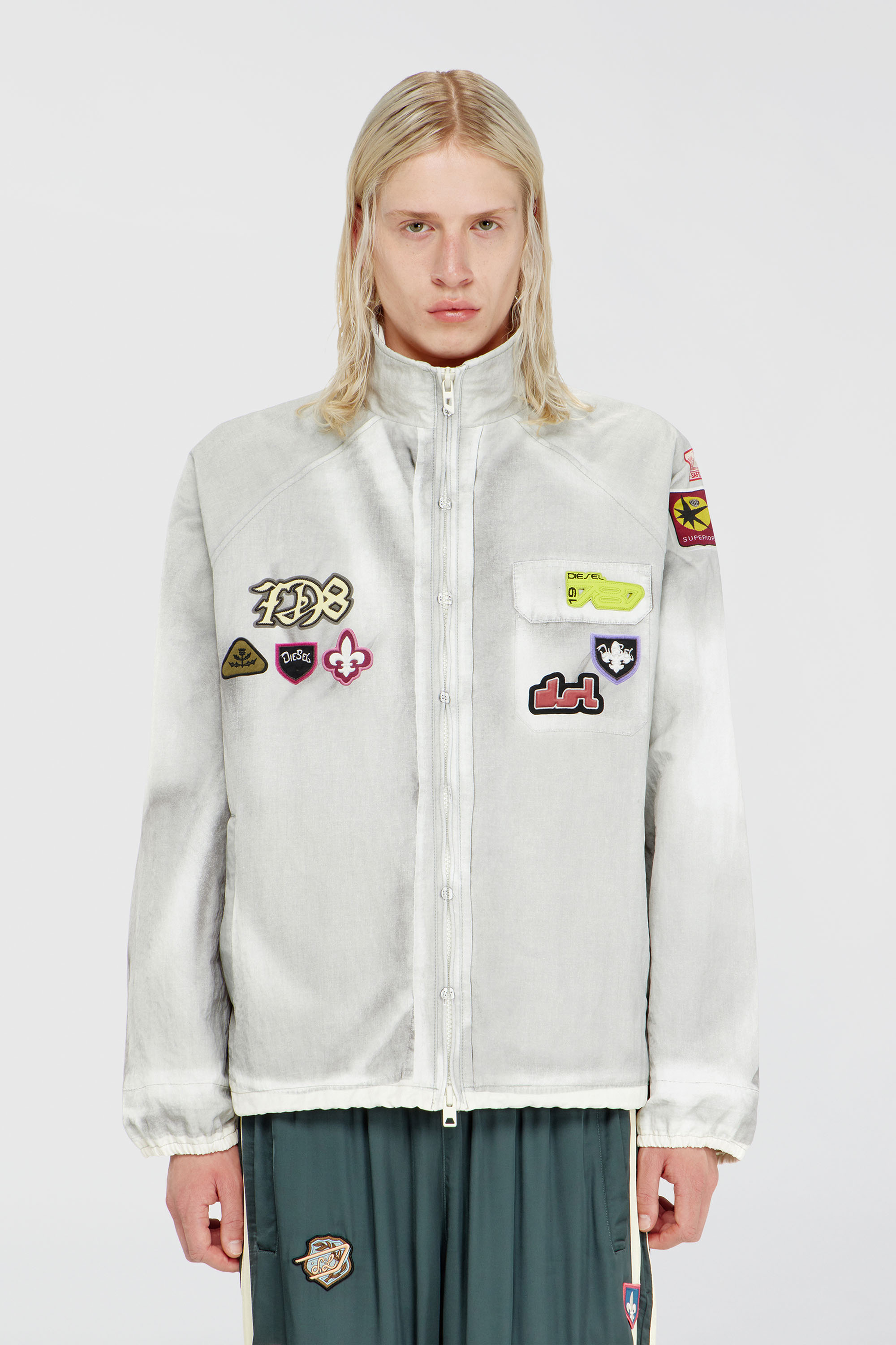 Diesel - J-PATCH, Giacca windbreaker con patch trompe l&rsquo;oeil Uomo in Grigio - 5