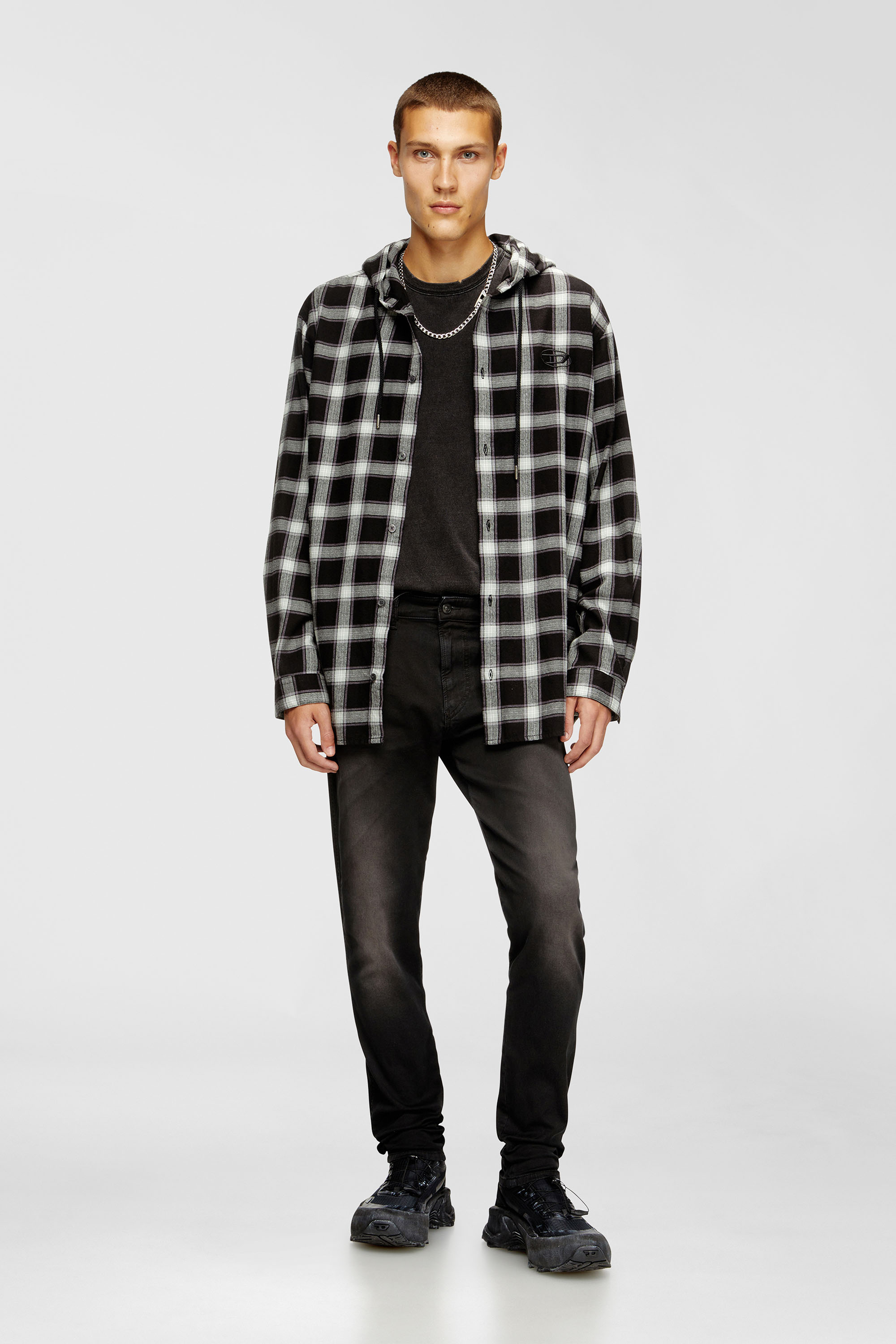 Diesel - Slim 2062 D-Strukt Joggjeans&reg; 0670M Uomo, Nero/Grigio scuro - Image 1