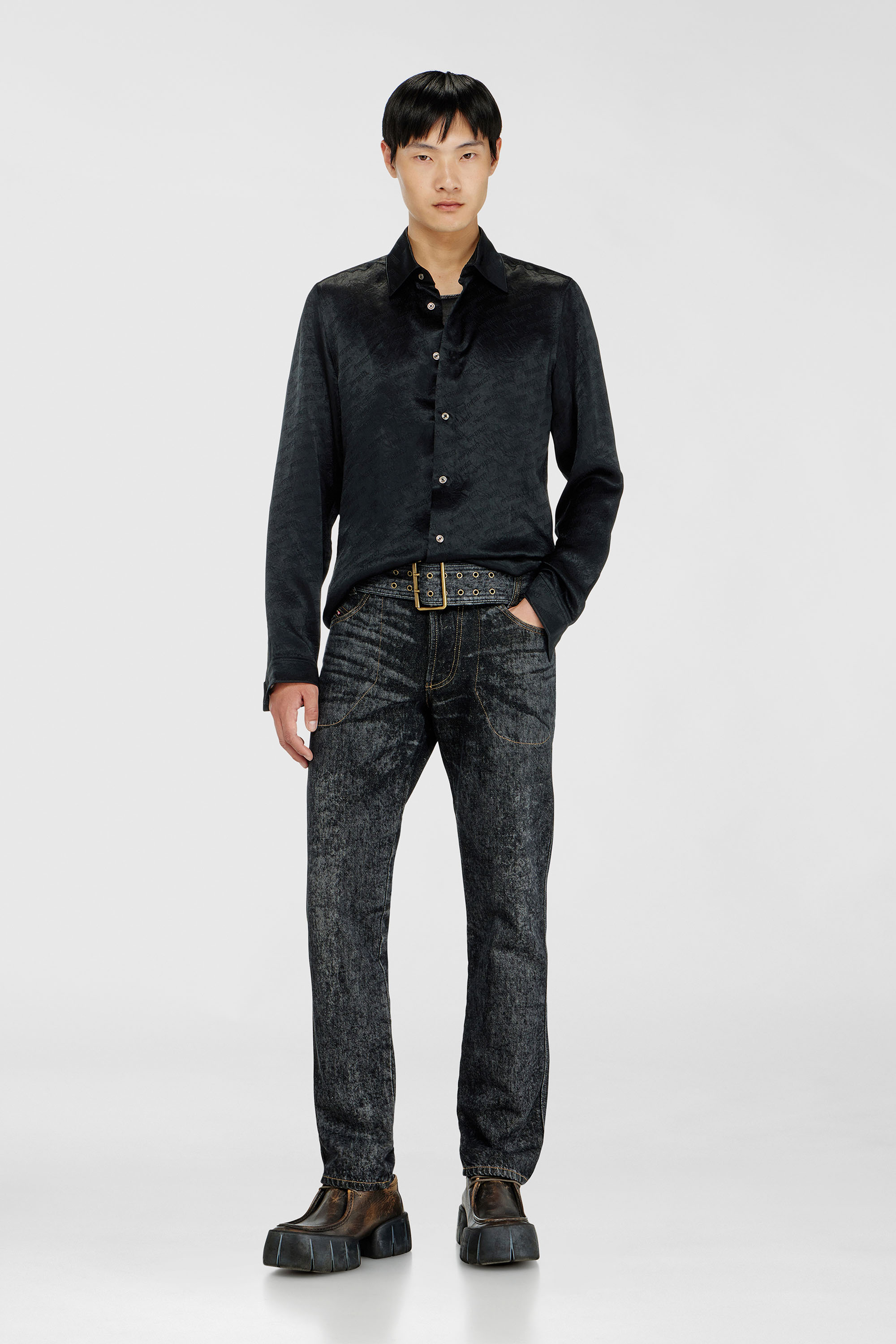 Diesel - S-KINNY-EFBZ, Camicia in raso crinkle jacquard con logo Uomo in Nero - 2