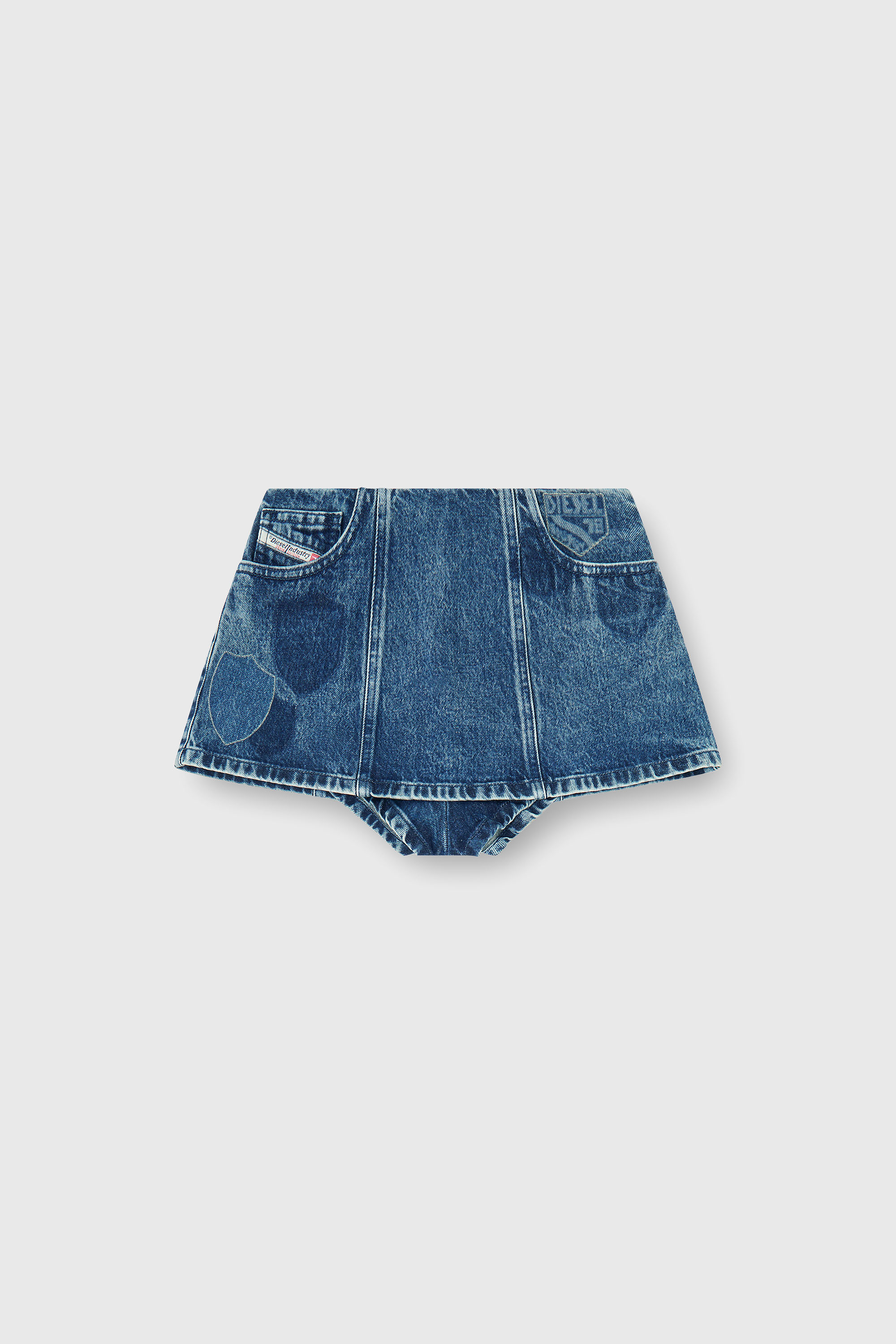 Diesel - DE-FIROVA-S, Pantaloni corti in denim con patch effetto shadow Donna in Blu - 2