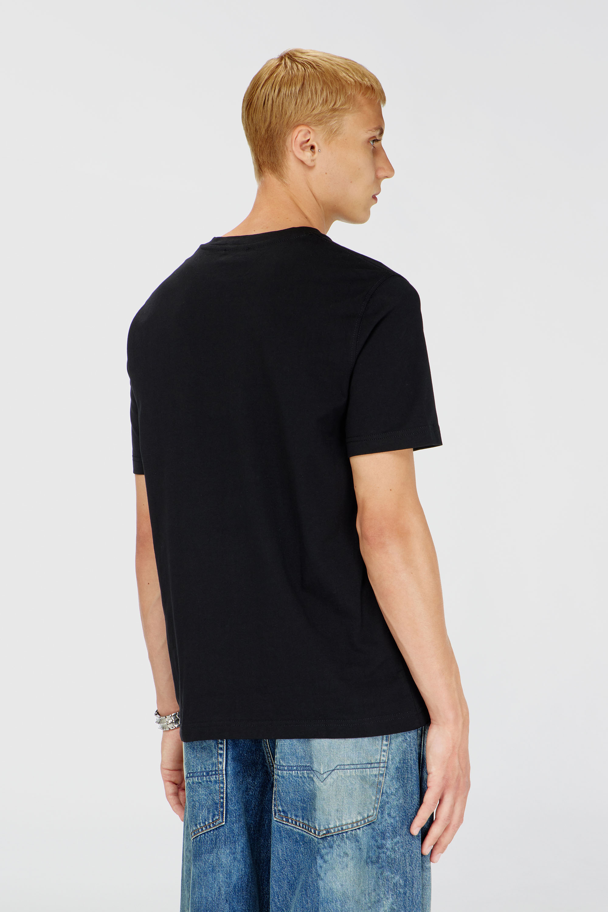 Diesel - T-ADJUST-Q7, T-shirt con logo Diesel sfumato Uomo in Nero - 4
