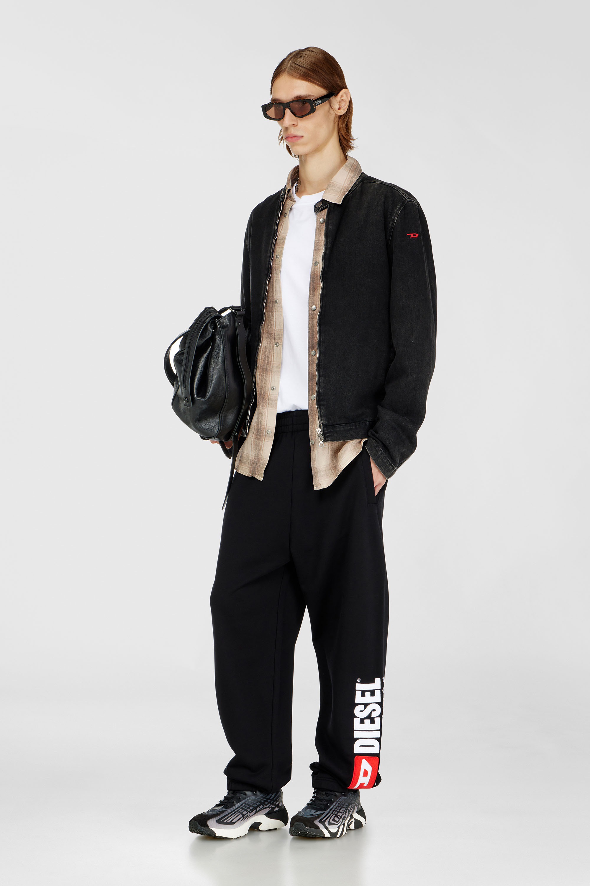 Diesel - P-MARKY-DIV, Pantaloni in cotone con patch Diesel Uomo in Nero - 1