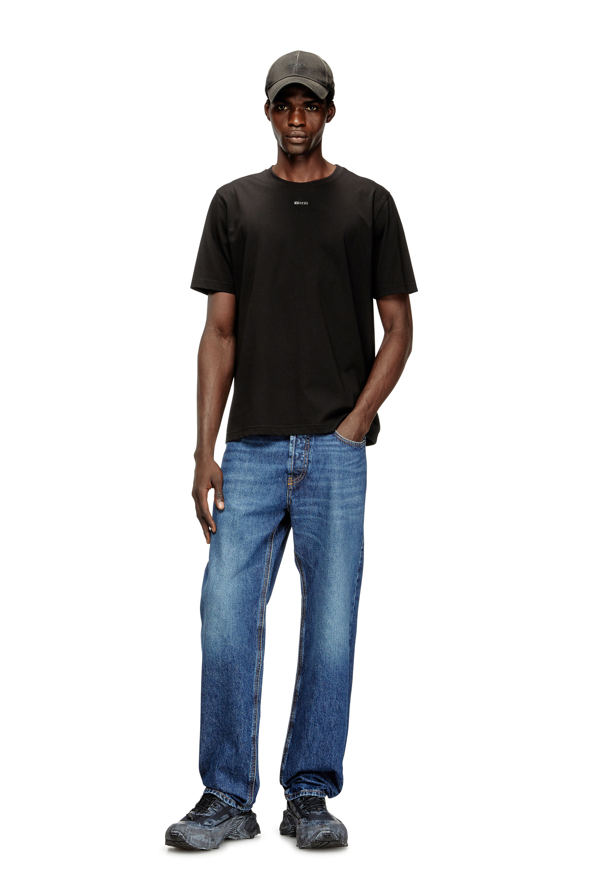 Diesel - T-ADJUST-V6, T-shirt con logo micro in metallo Uomo in Nero - 2