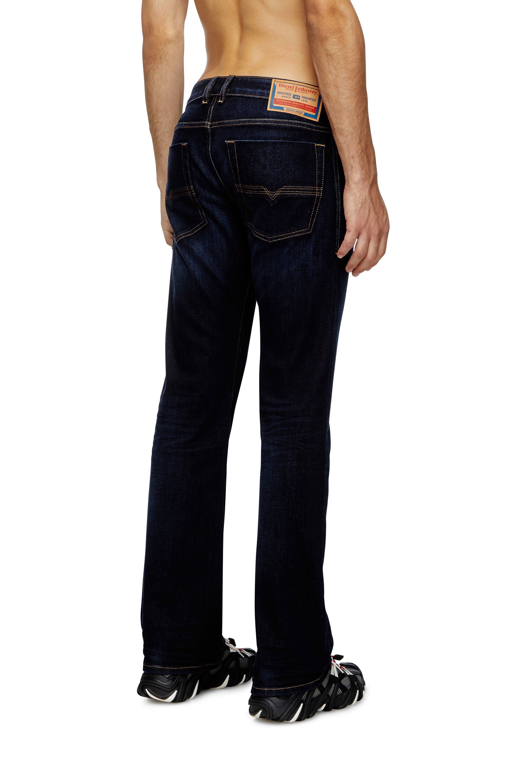 Diesel - Bootcut Jeans 2007 Zatiny 009ZS Uomo, Blu Scuro - Image 4