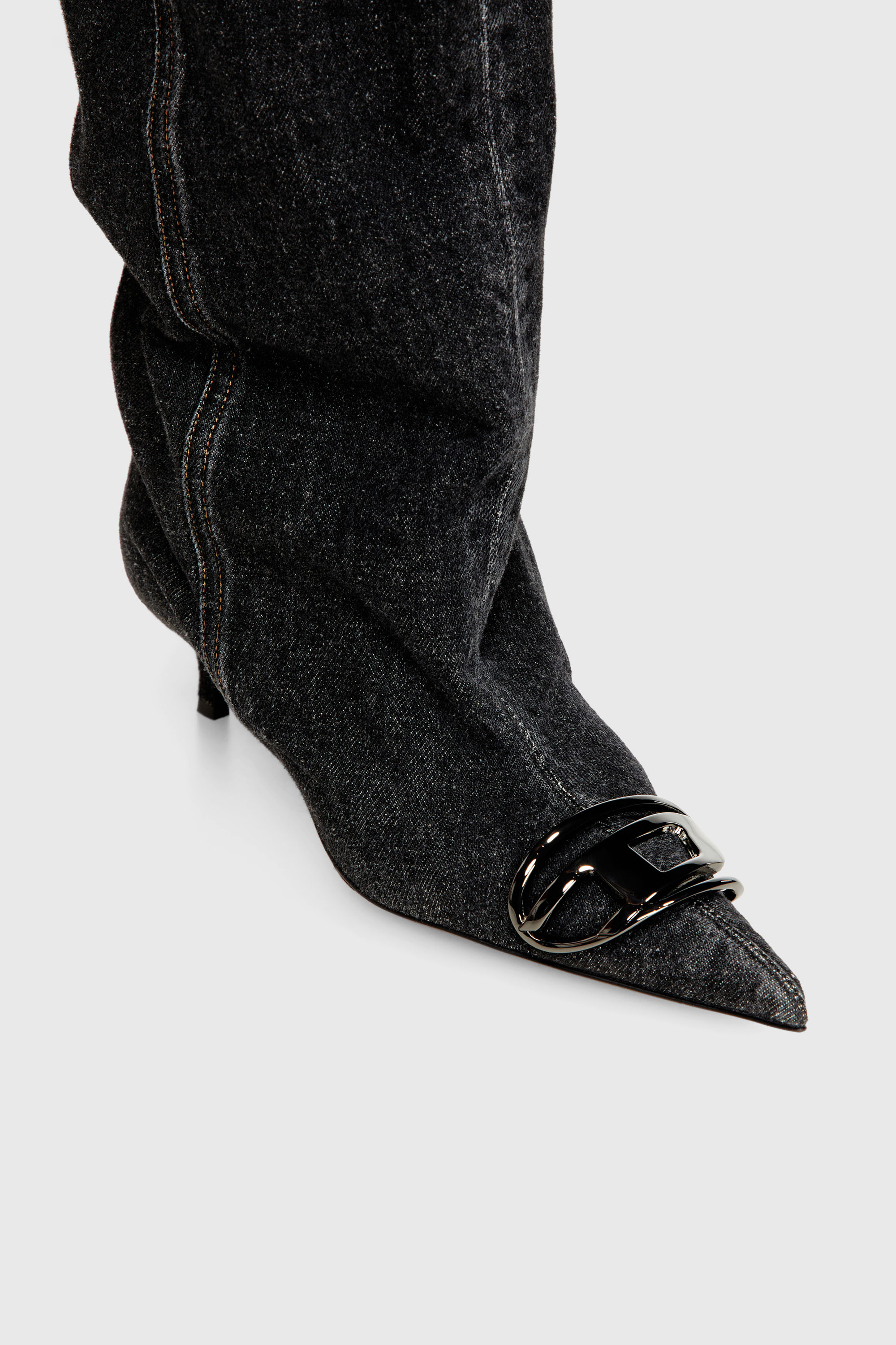 Diesel - D-VENUS KB SLOUCHY, D-Venus-Stivali slouchy al ginocchio in denim blu Donna in Nero - 4