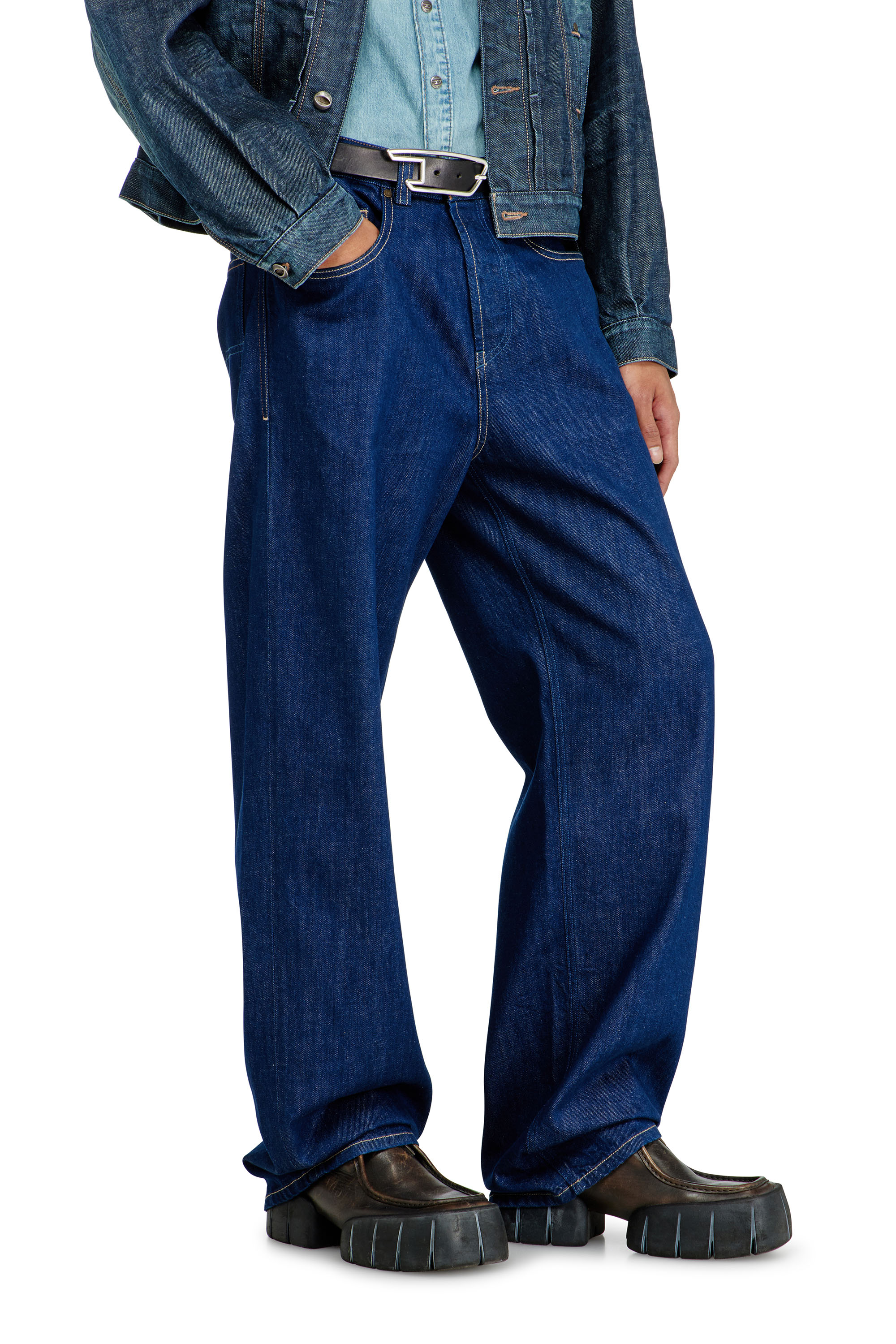 Diesel - Relaxed Jeans 2001 D-Macro 09Q09 Uomo, Blu Scuro - Image 7