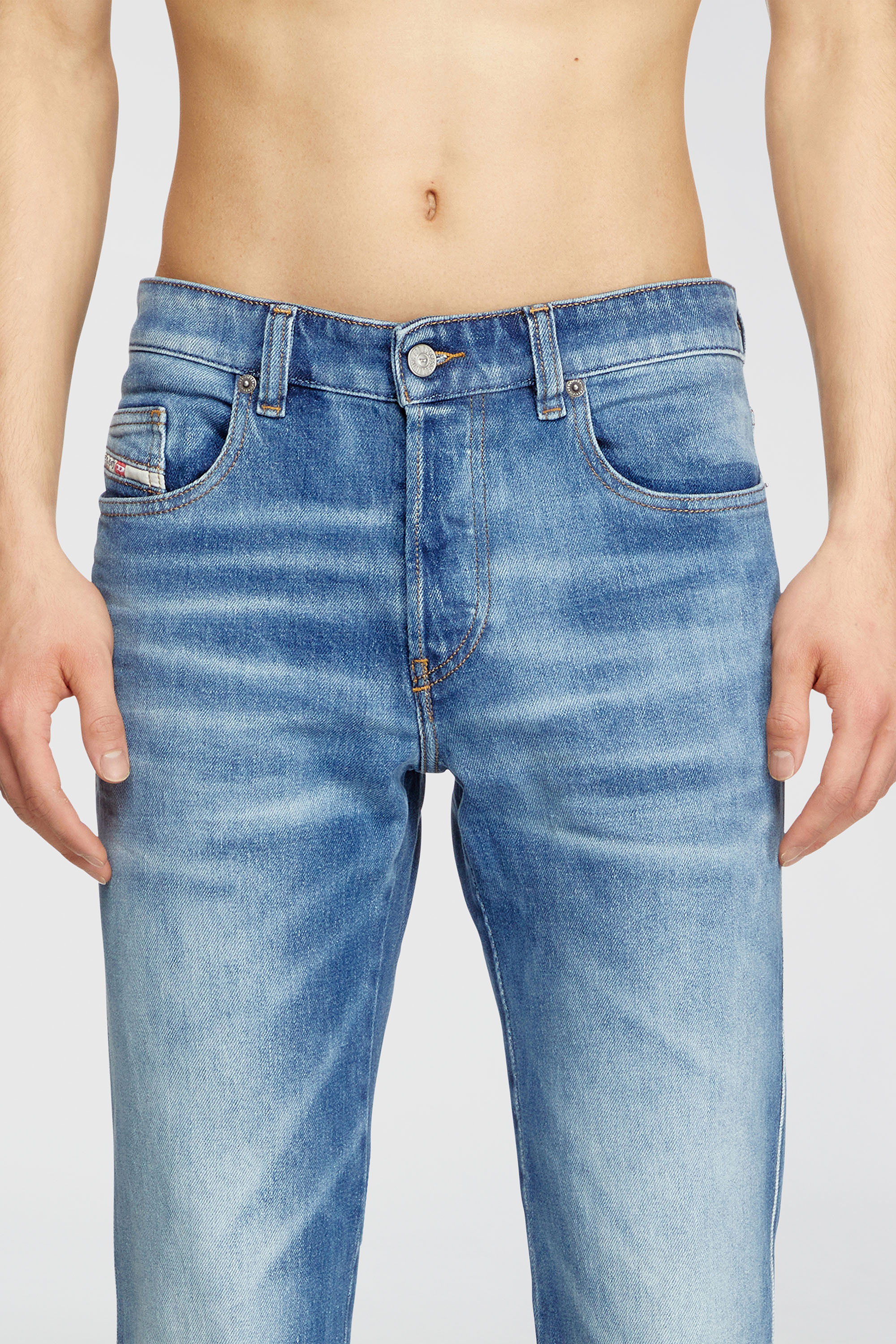Diesel - Bootcut Jeans 1998 D-Buck 09L19 Uomo, Blu medio - Image 5